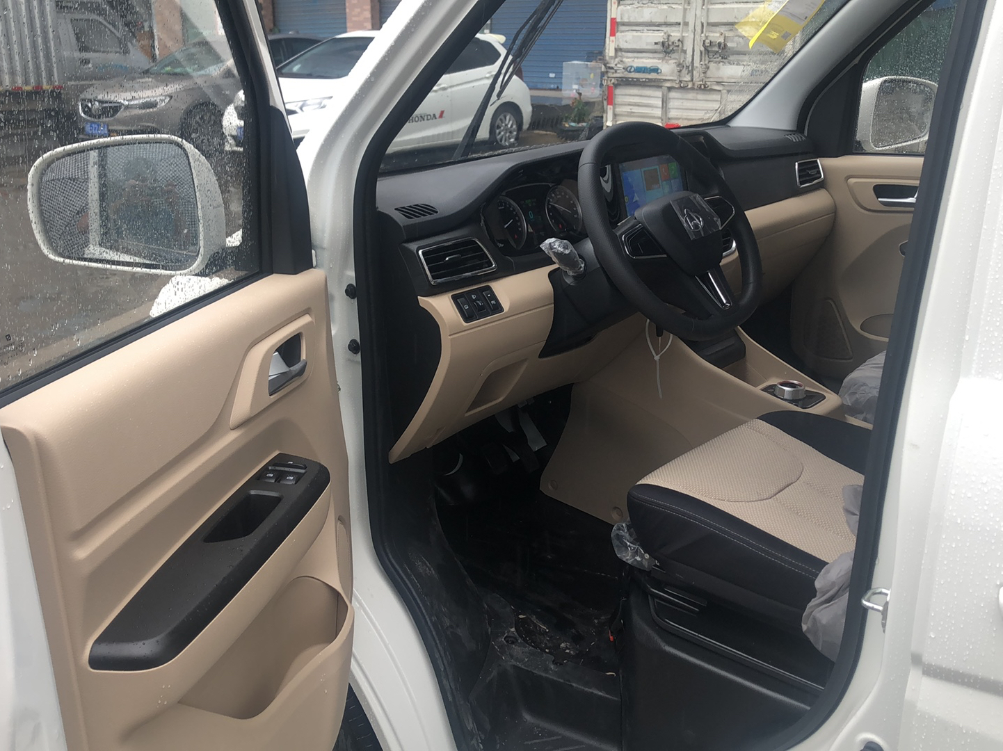 Used CHANGAN KUAYUE Xing V7 EV 2024 251 km Hatchback Luxury Version 9 Seats Interior 2