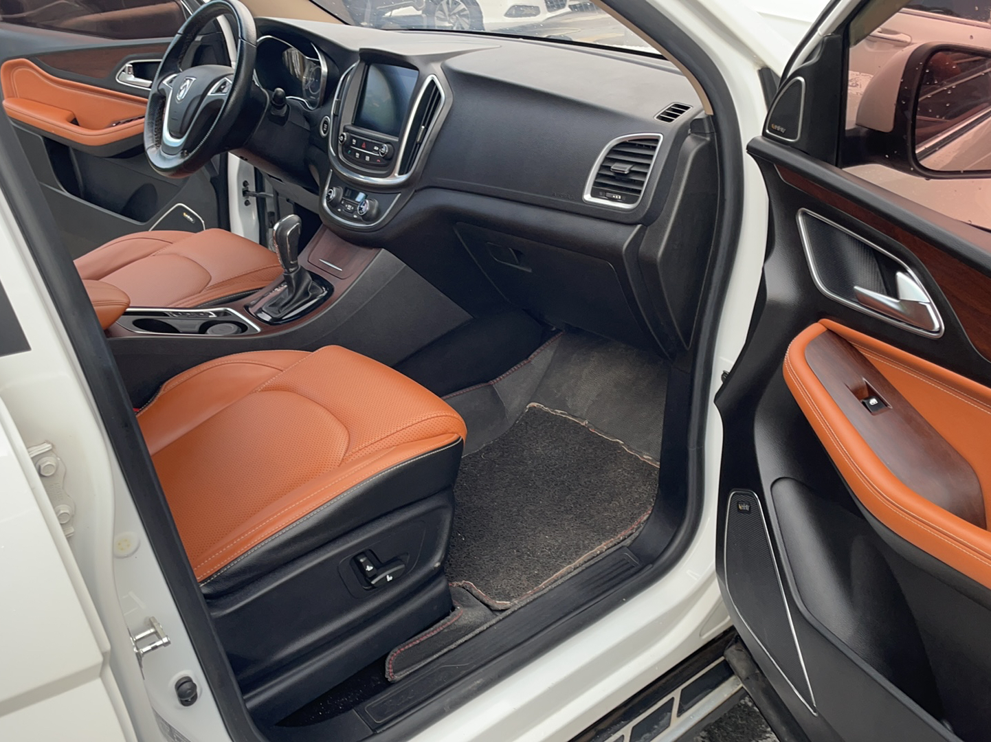 Used Baojun 560 2017 Rhythmic Edition 1.8L iAMT Prestige Model