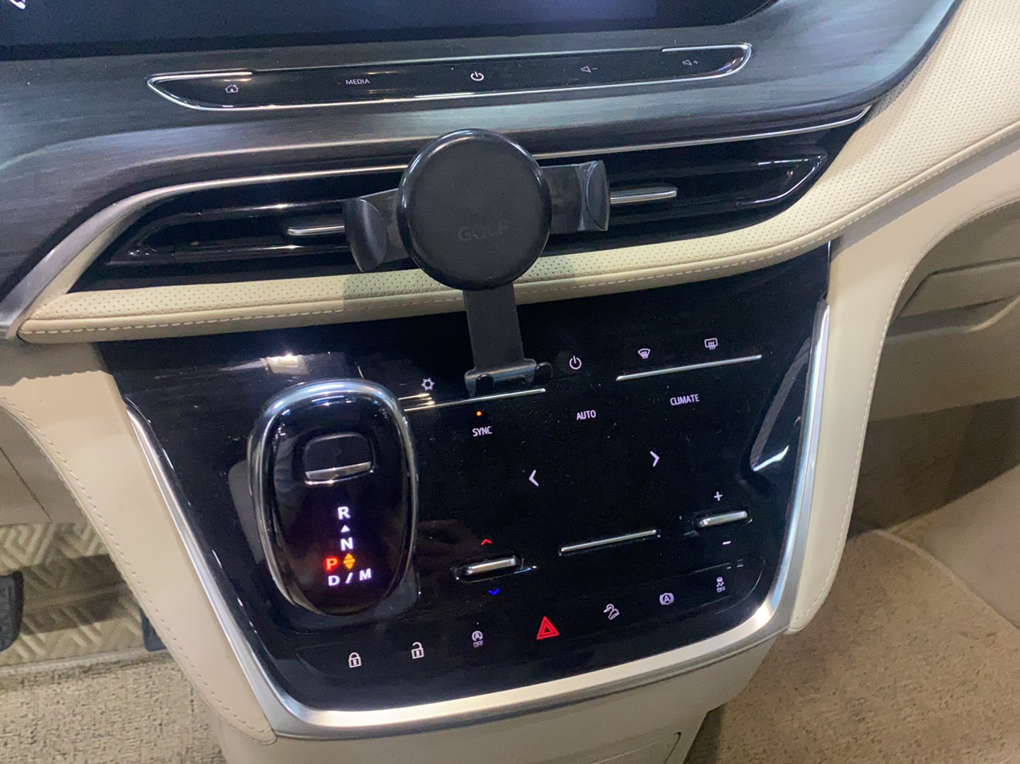 Used Buick GL8 2022 ES Landtrek 653T Luxury Edition