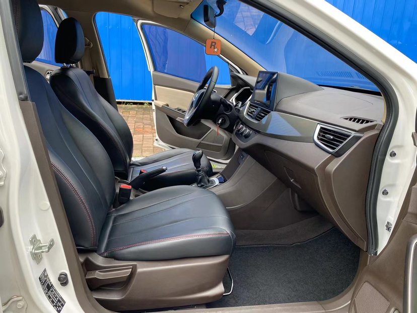 Used Baojun 310W 2017 1.5L Manual Comfort Version China VI Emission Standard
