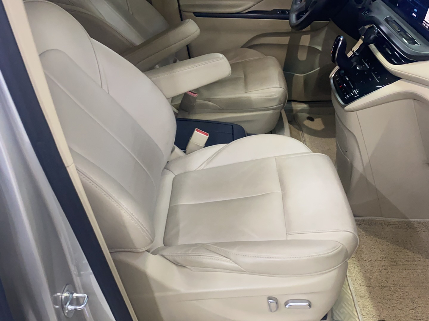 Used Buick GL8 2022 ES Landtrek 653T Luxury Edition