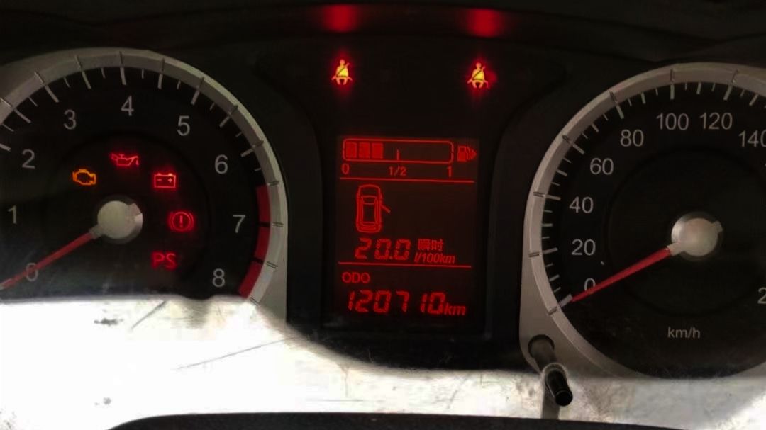 Used Venucia R50X 2013 1.6L Automatic Model
