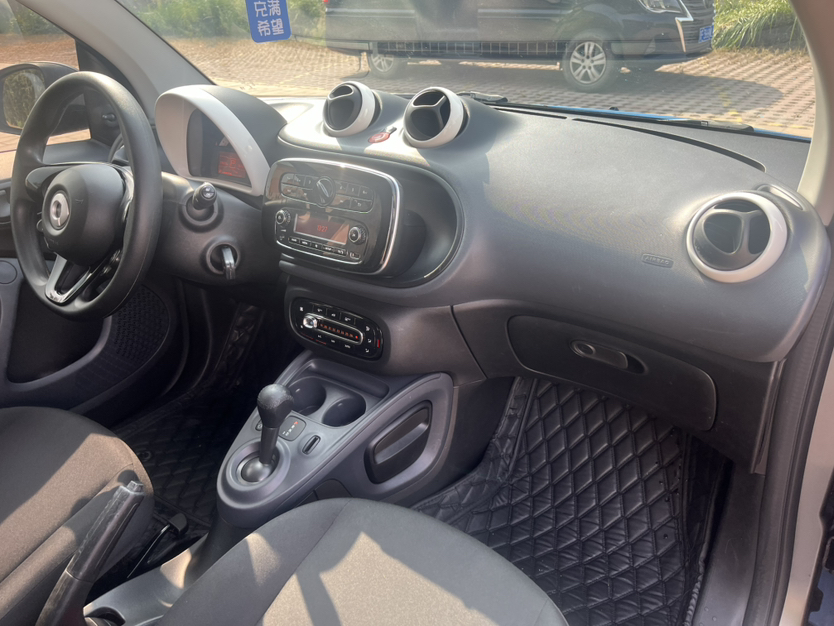 Used smart fortwo 2015 1.0L 52 kW hardtop Dynamic version