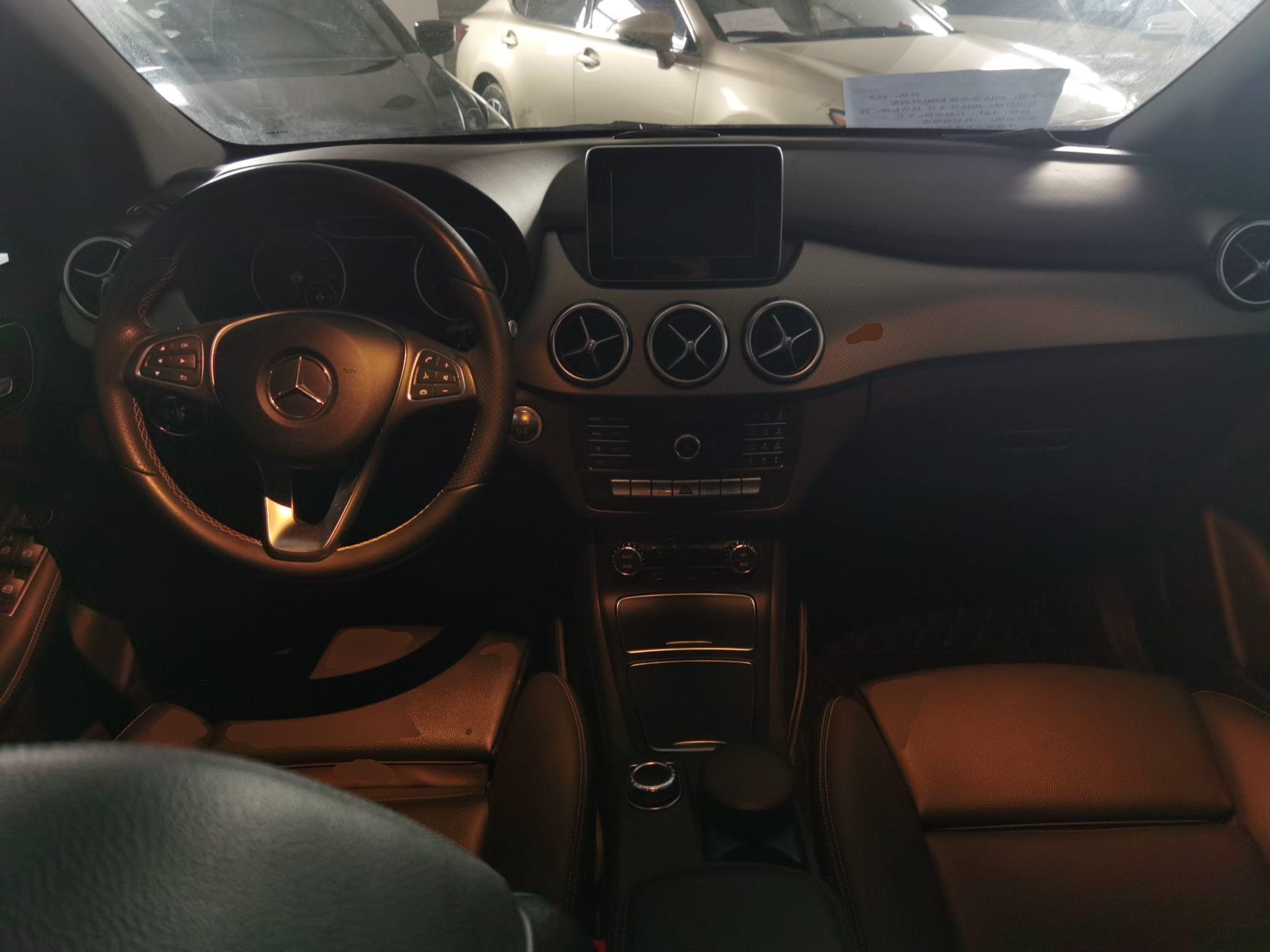 Used Mercedes-Benz B-Class 2015 B 200 Luxury Model Center Console