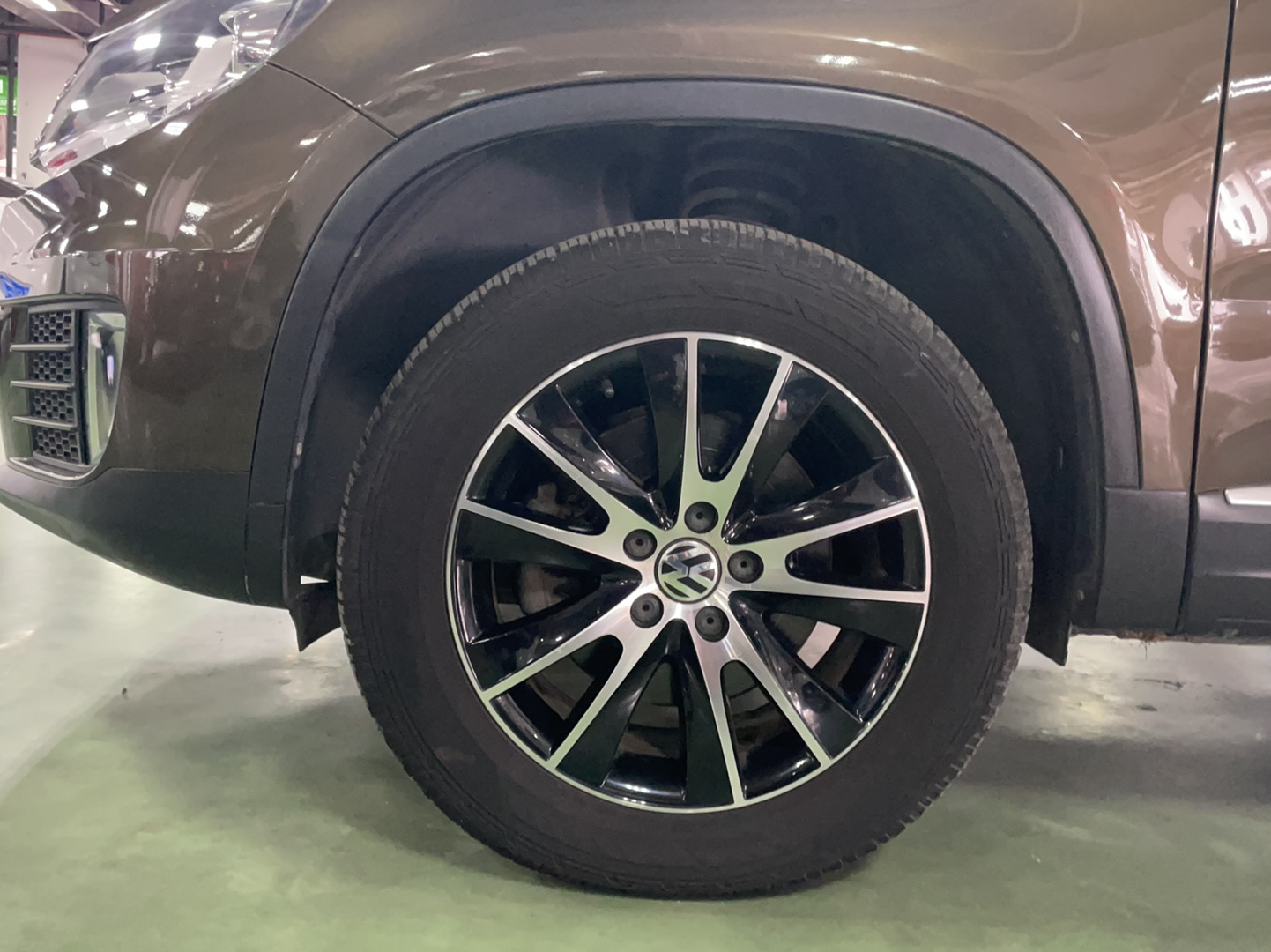 Used Volkswagen Tiguan 2013 2.0 TSI Automatic All-Wheel Drive Luxury Edition Left Front Wheel Hub