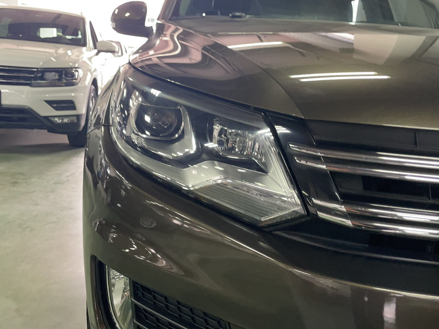 Used Volkswagen Tiguan 2013 2.0 TSI Automatic All-Wheel Drive Luxury Edition Right Front Headlight