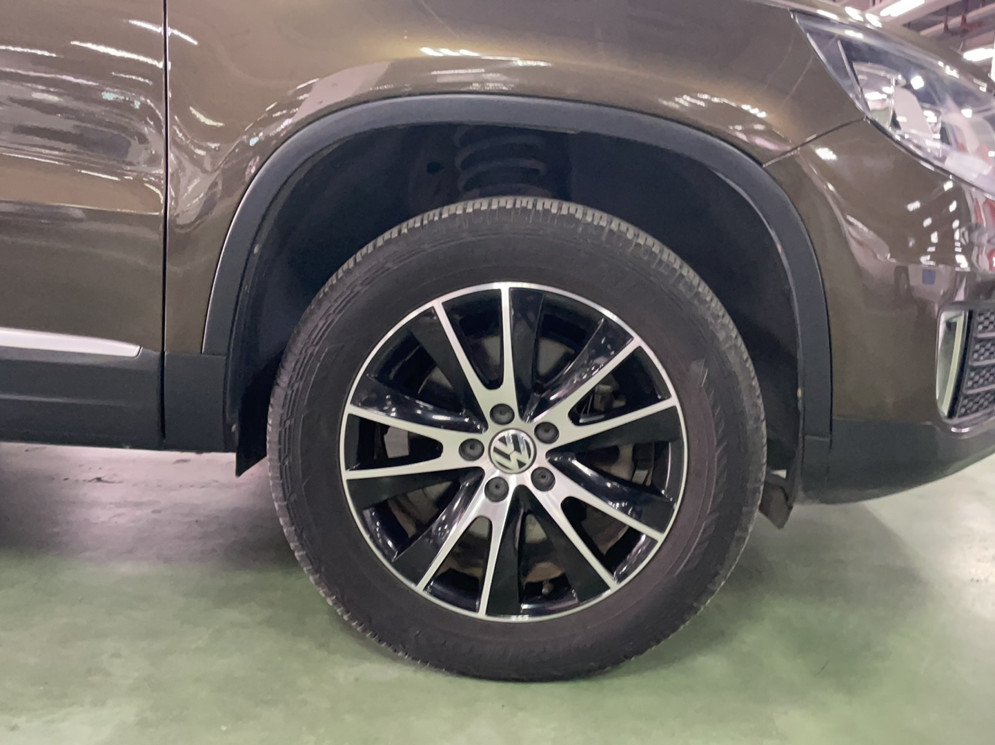 Used Volkswagen Tiguan 2013 2.0 TSI Automatic All-Wheel Drive Luxury Edition Right Front Wheel Hub