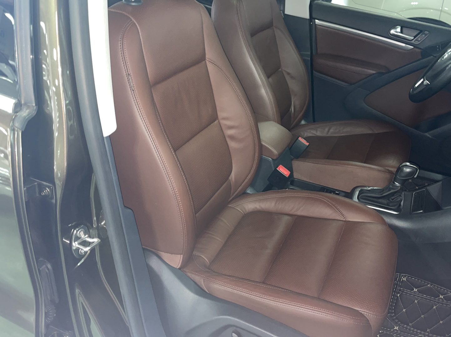 Used Volkswagen Tiguan 2013 2.0 TSI Automatic All-Wheel Drive Luxury Edition Right Front Seat