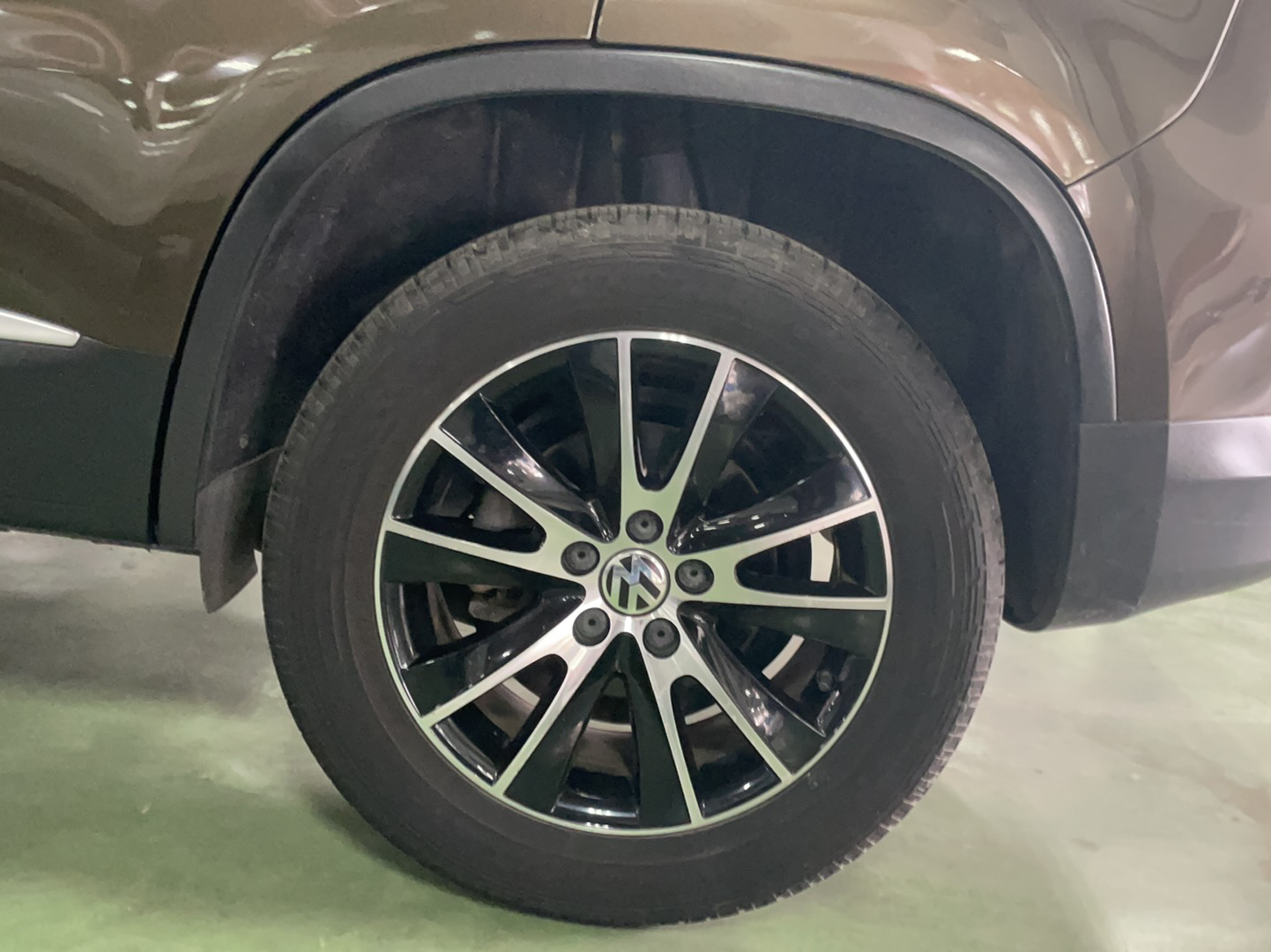 Used Volkswagen Tiguan 2013 2.0 TSI Automatic All-Wheel Drive Luxury Edition Left Rear Wheel Hub