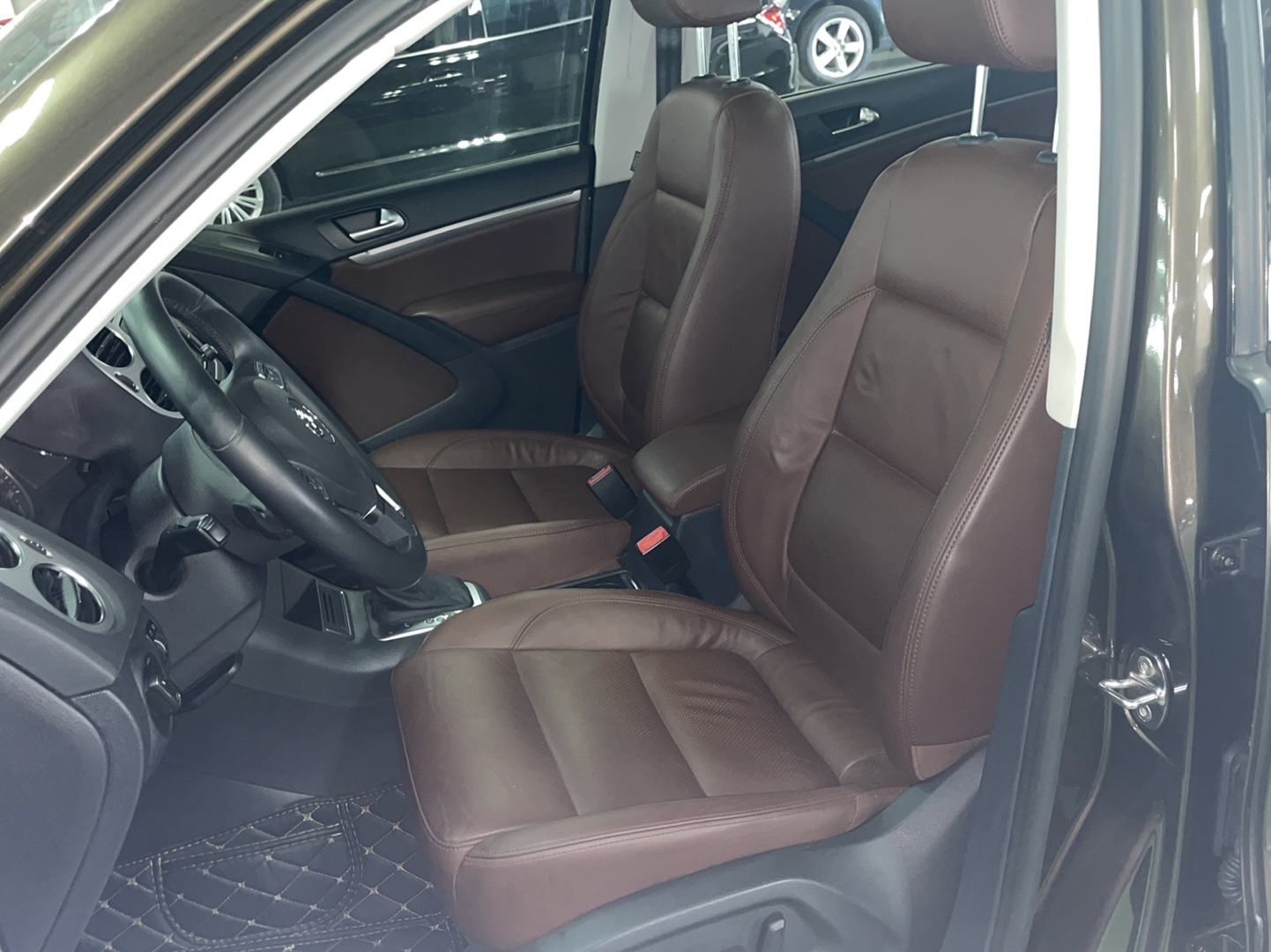 Used Volkswagen Tiguan 2013 2.0 TSI Automatic All-Wheel Drive Luxury Edition Left Front Seat