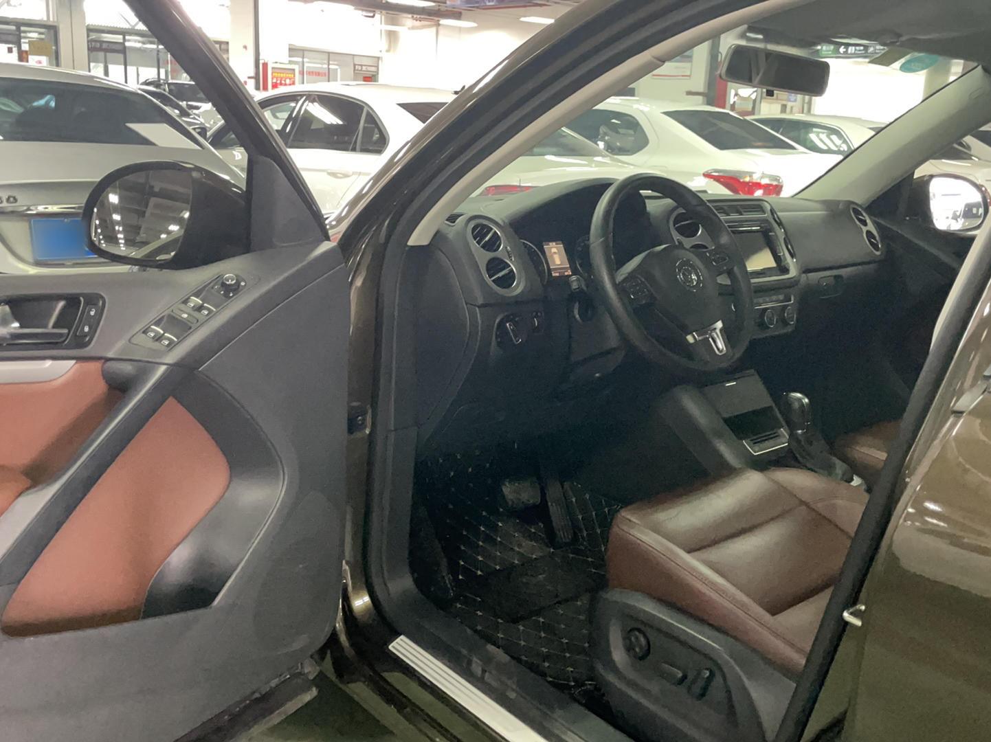 Used Volkswagen Tiguan 2013 2.0 TSI Automatic All-Wheel Drive Luxury Edition Driver Seat