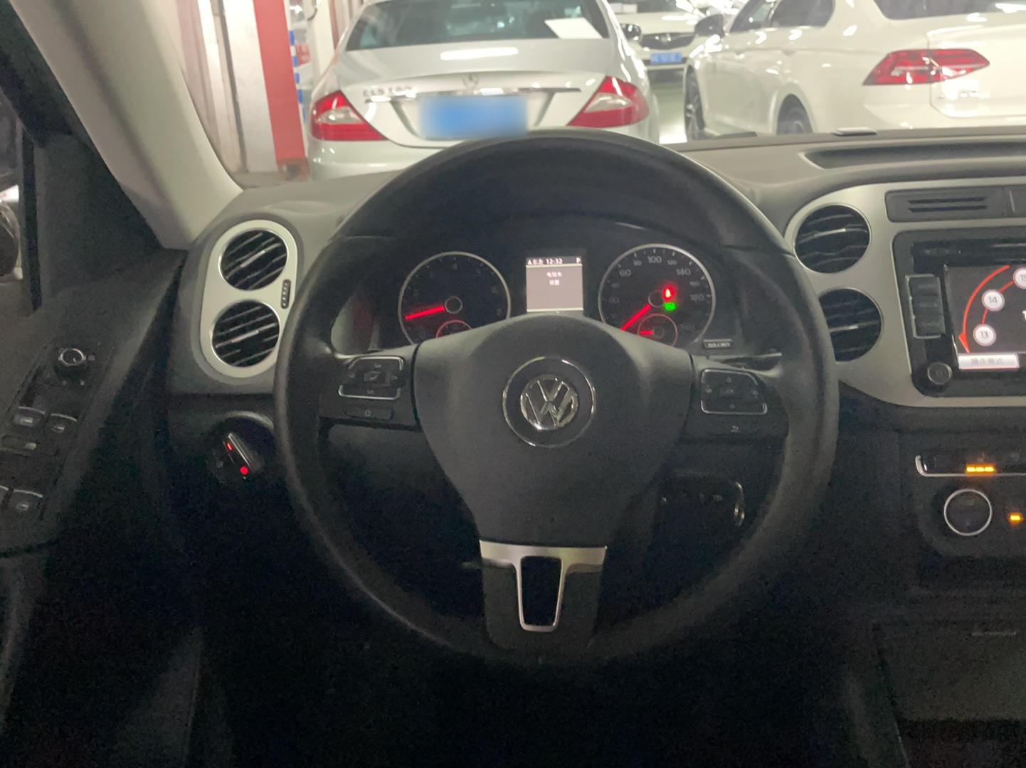 Used Volkswagen Tiguan 2013 2.0 TSI Automatic All-Wheel Drive Luxury Edition Steering Wheel