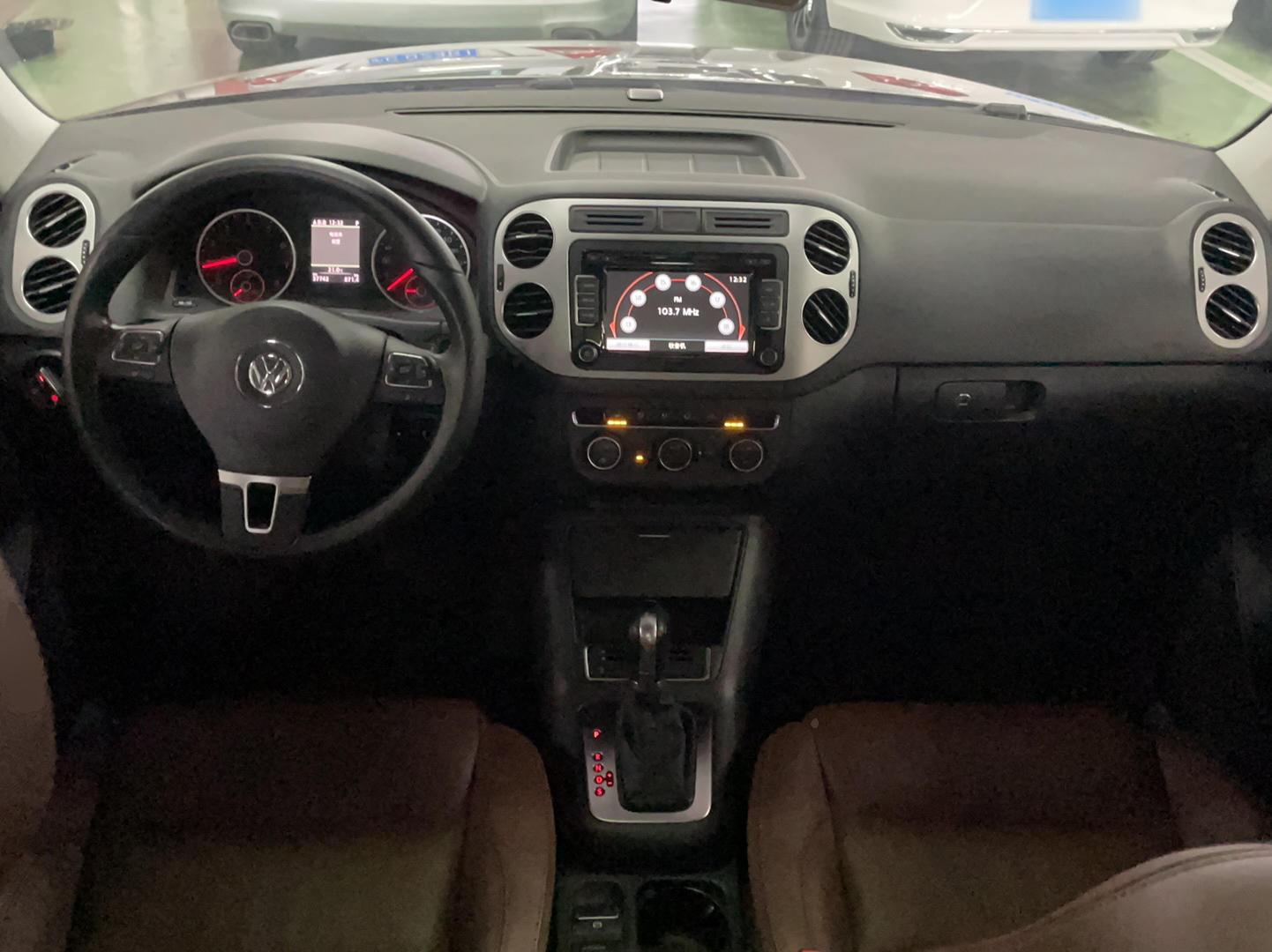 Used Volkswagen Tiguan 2013 2.0 TSI Automatic All-Wheel Drive Luxury Edition Center Console