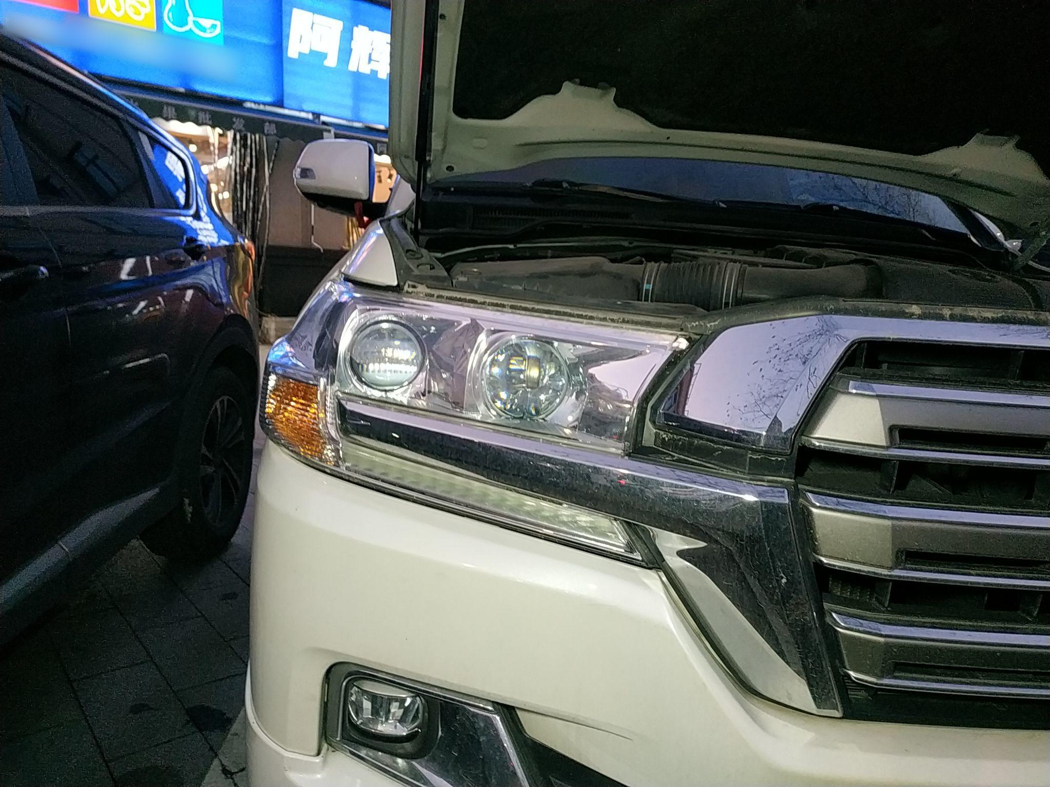 Used Toyota Land Cruiser 2016 4.0L Automatic GX-R Right Front Headlight