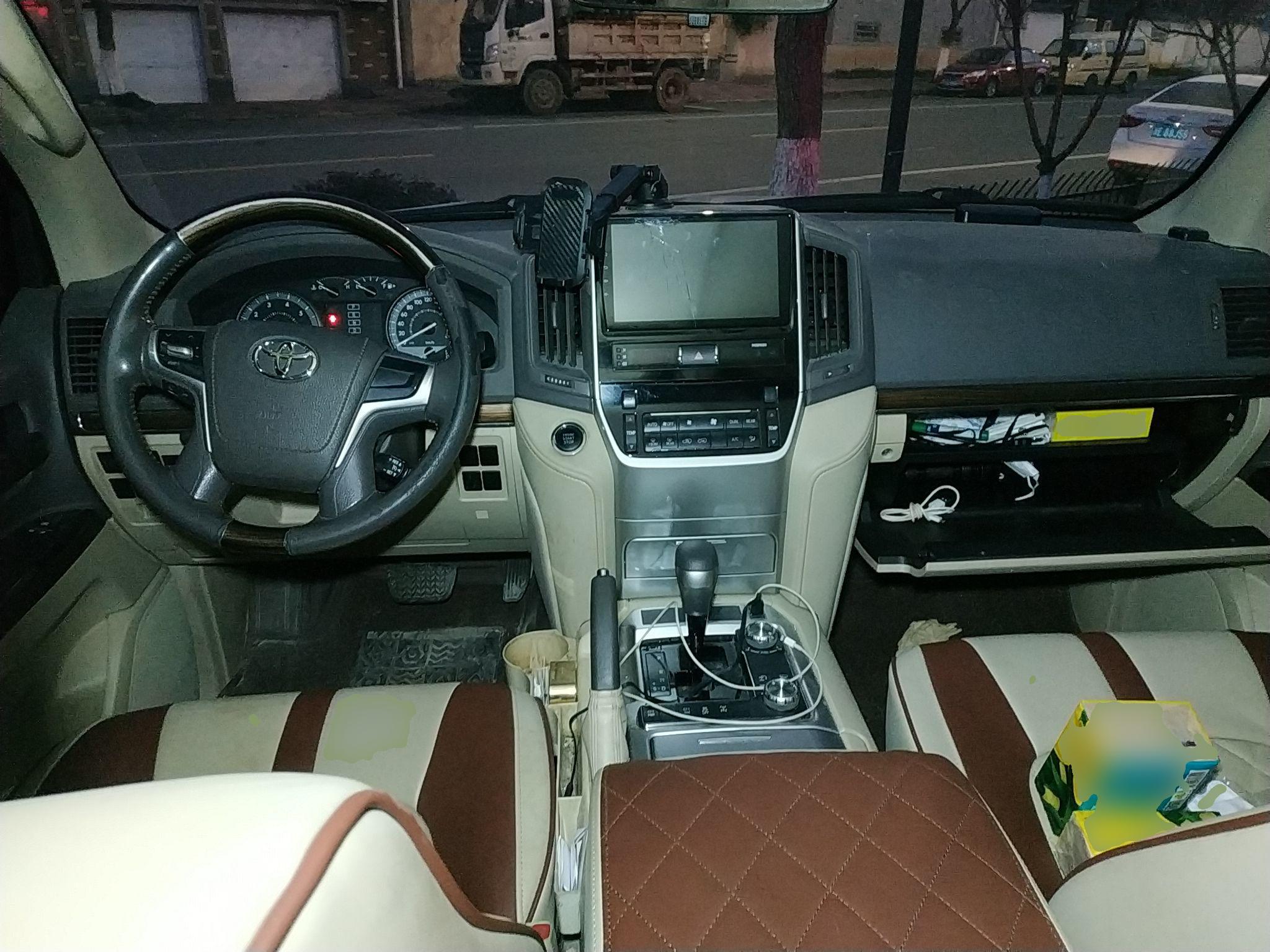 Used Toyota Land Cruiser 2016 4.0L Automatic GX-R Center Console