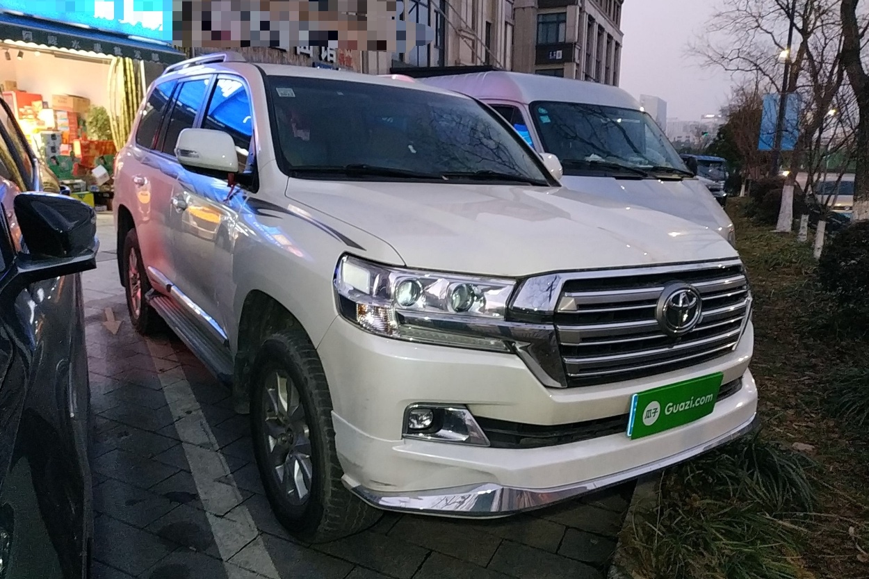 Used Toyota Land Cruiser 2016 4.0L Automatic GX-R Front Right 45 Deg