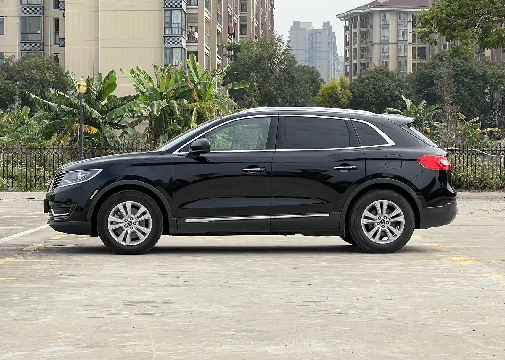 Used Lincoln MKX 2017 2.0T Two-Wheel Drive Deluxe Edition
