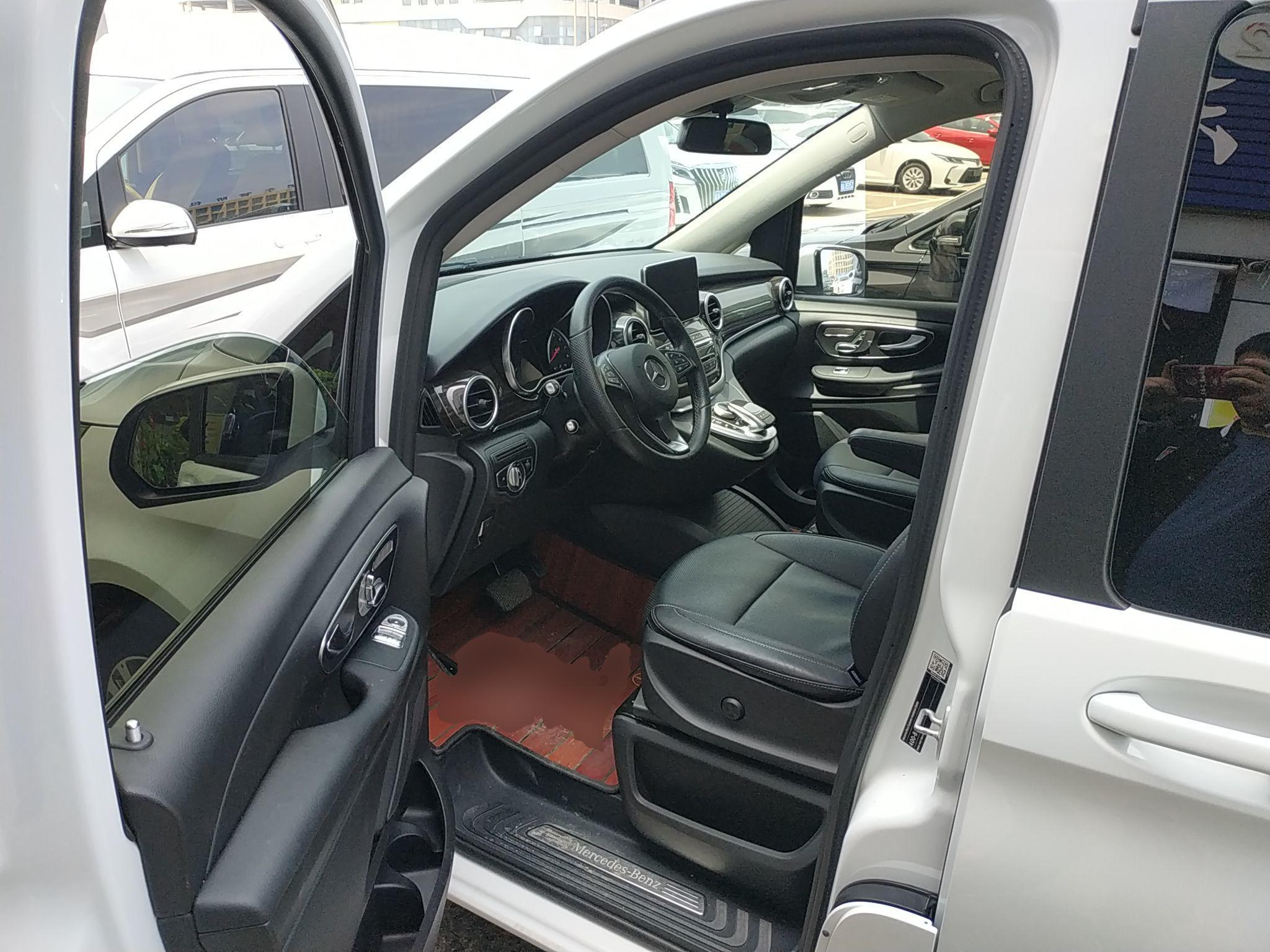 Used Mercedes-Benz V-Class 2017 V 260 Avantgarde Edition
