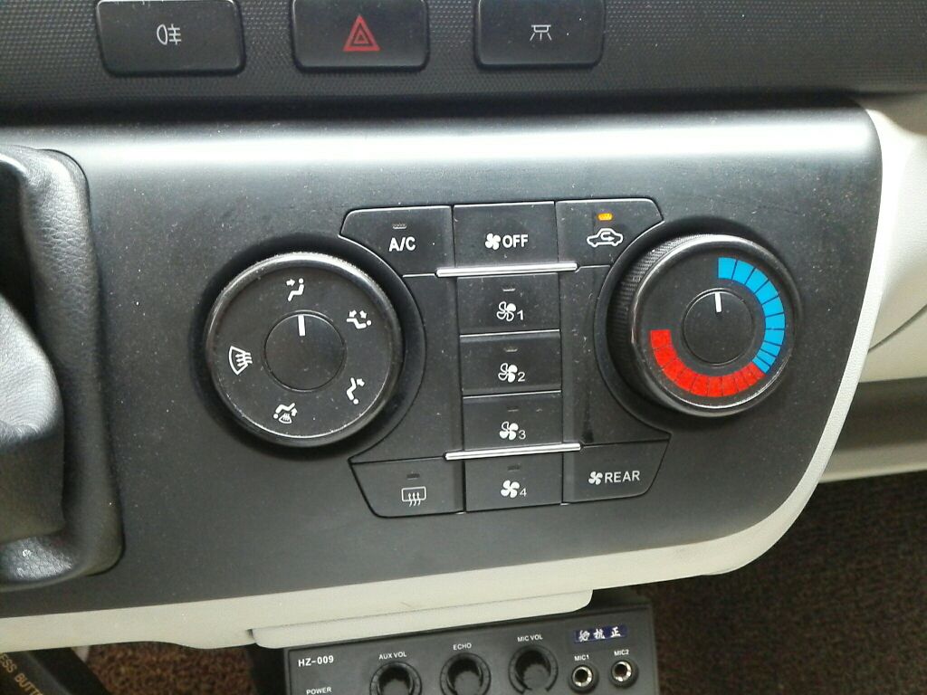 Used Jinbei Hiace 2013 2.5T Da Hai Shi W National Games Commemorative Luxury Edition
