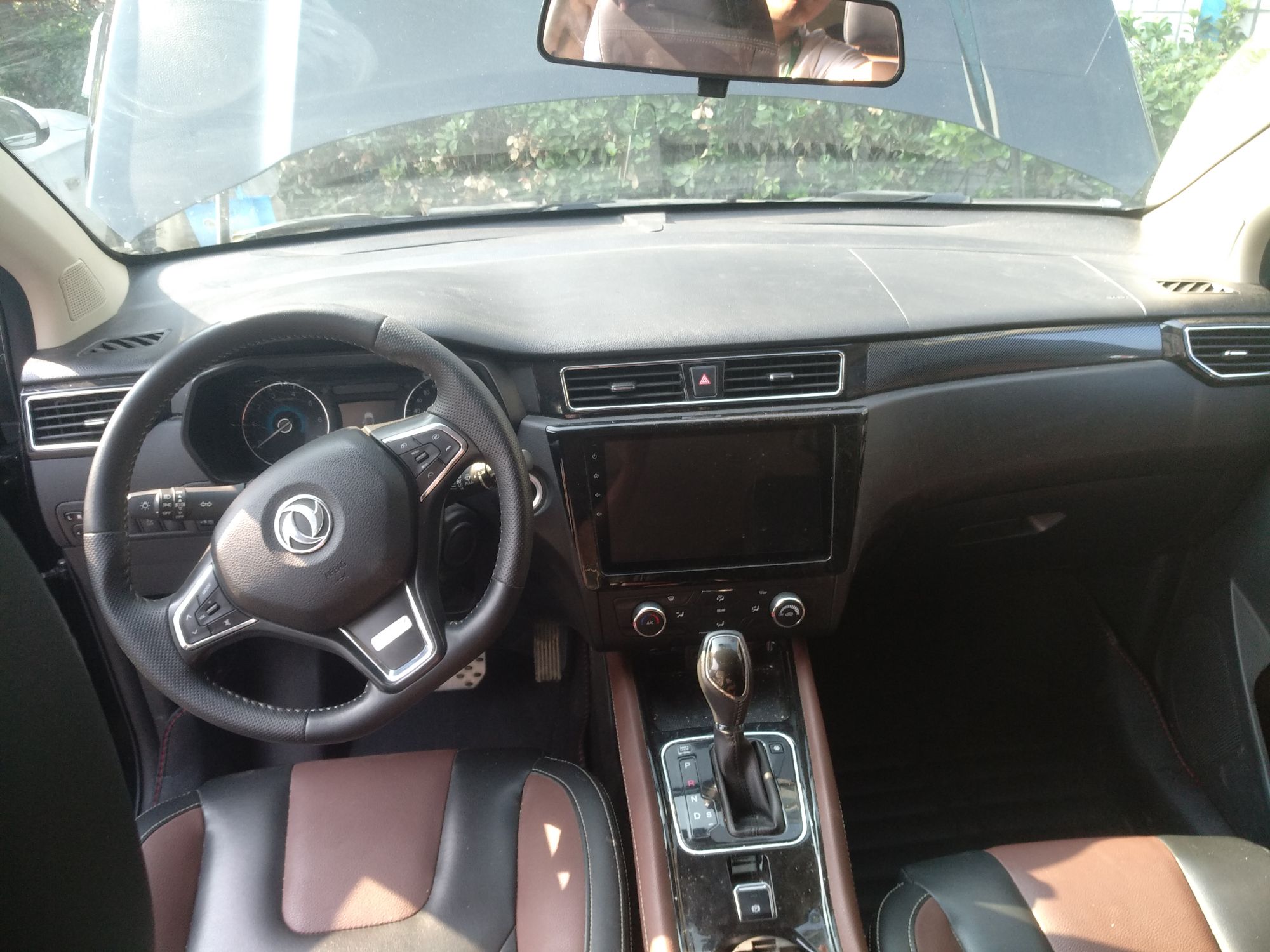 Used Dongfeng Fengon 580 2017 1.5T CVT Luxury Model Center Console