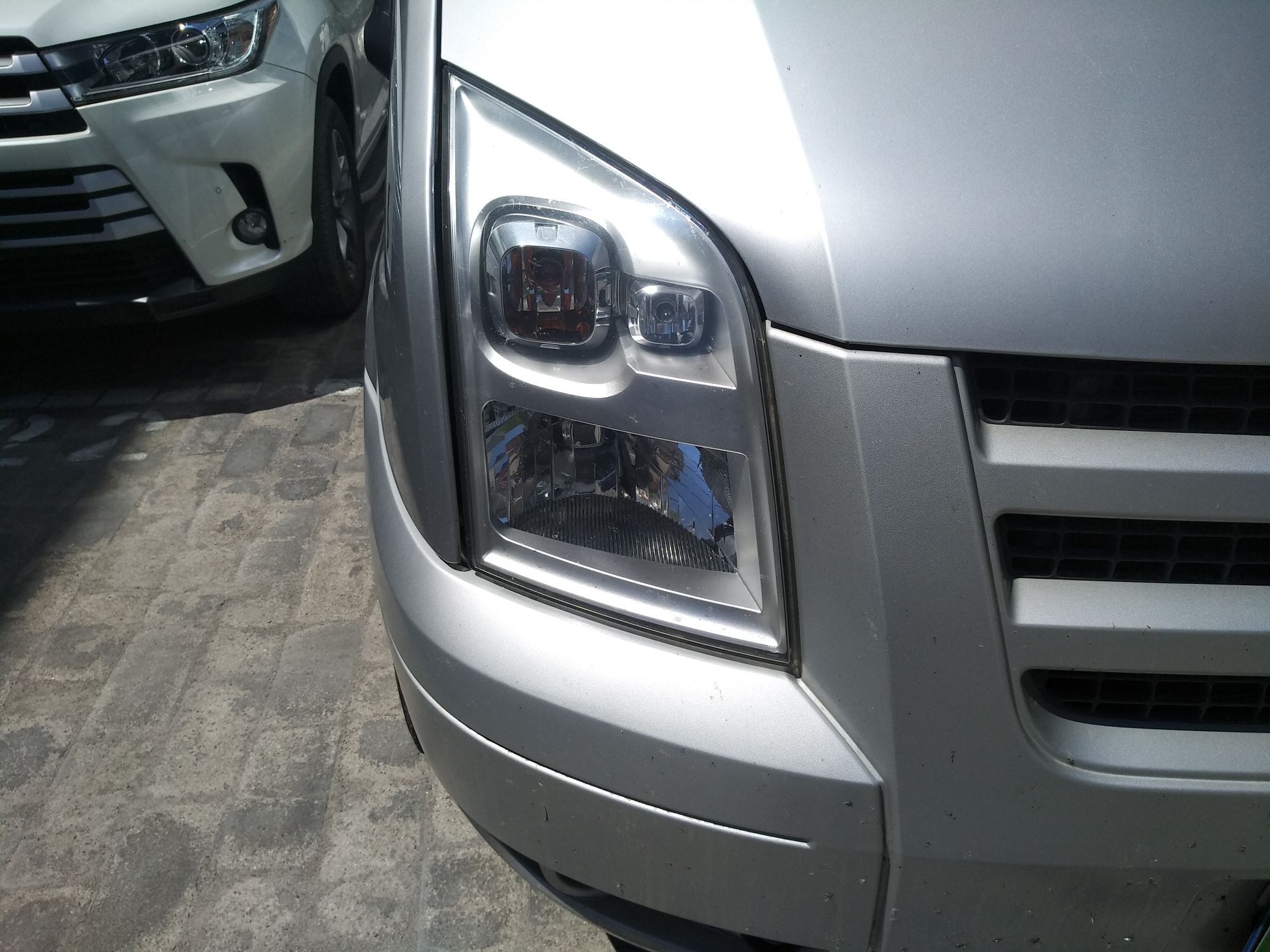 Used Ford Transit Custom 2009 2.4T Diesel Standard Version Short Wheelbase Mid-Roof China Stage III
