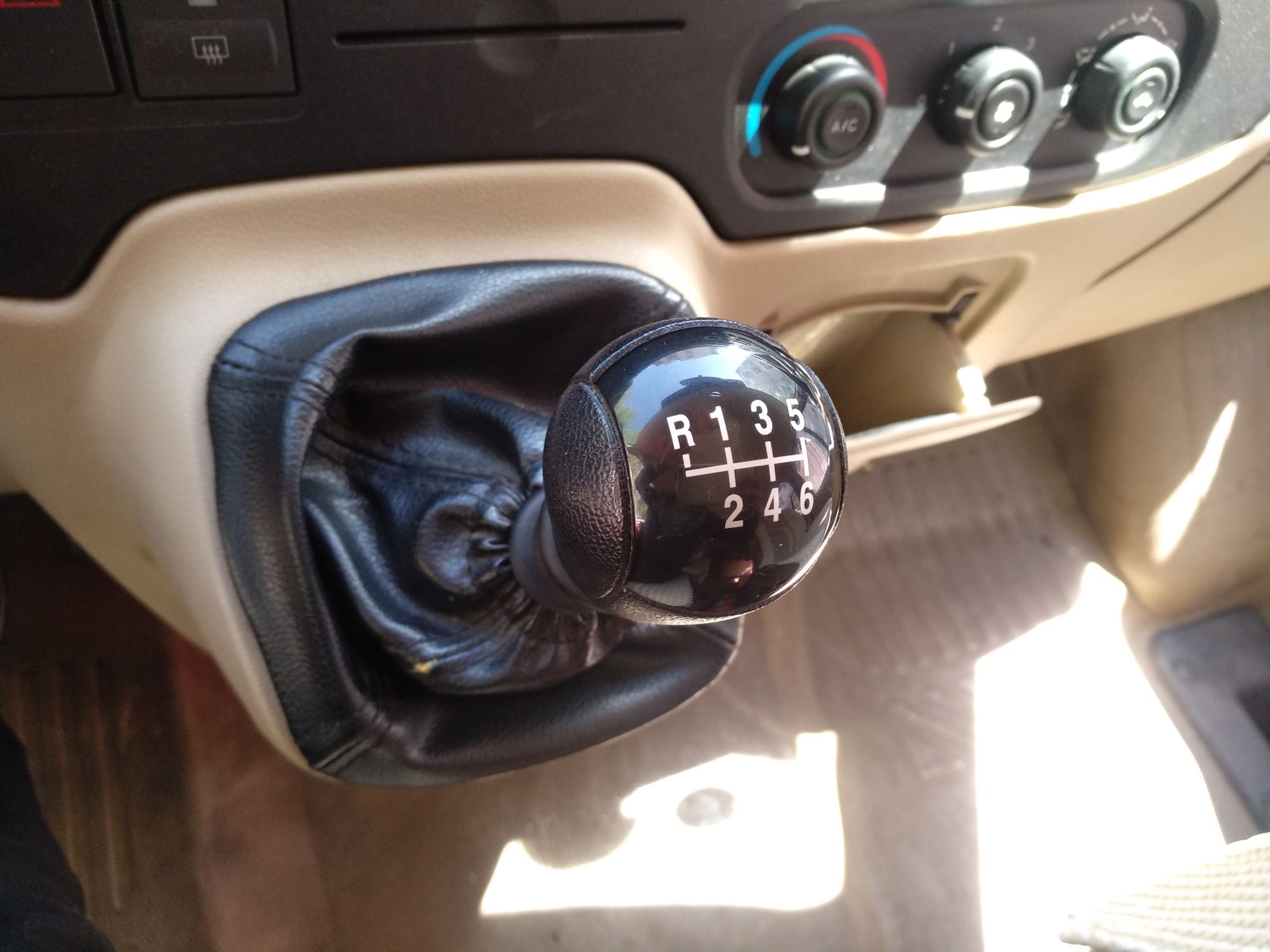 Used Ford Transit Custom 2009 2.4T Diesel Standard Version Short Wheelbase Mid-Roof China Stage III
