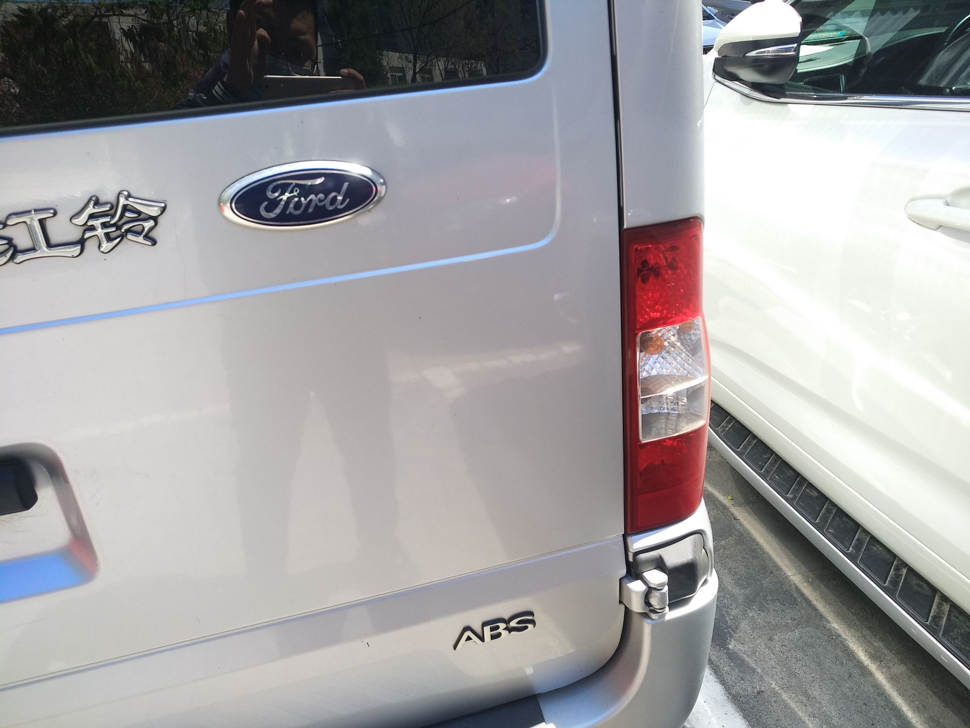 Used Ford Transit Custom 2009 2.4T Diesel Standard Version Short Wheelbase Mid-Roof China Stage III
