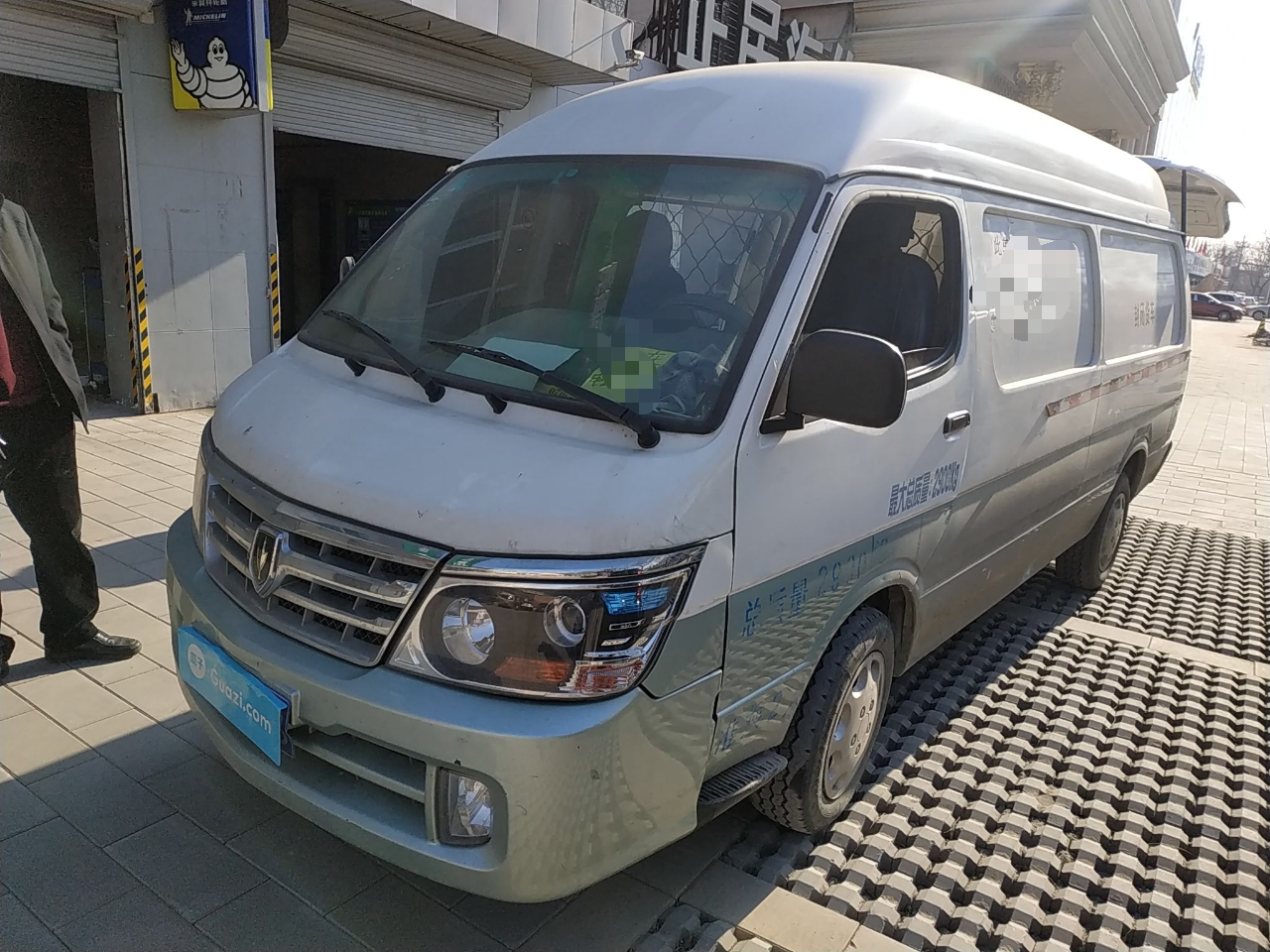 Used Jinbei Hiace 2018 2.0L Fifth-Generation Box Truck Standard Roof 2 Seats 4G21C