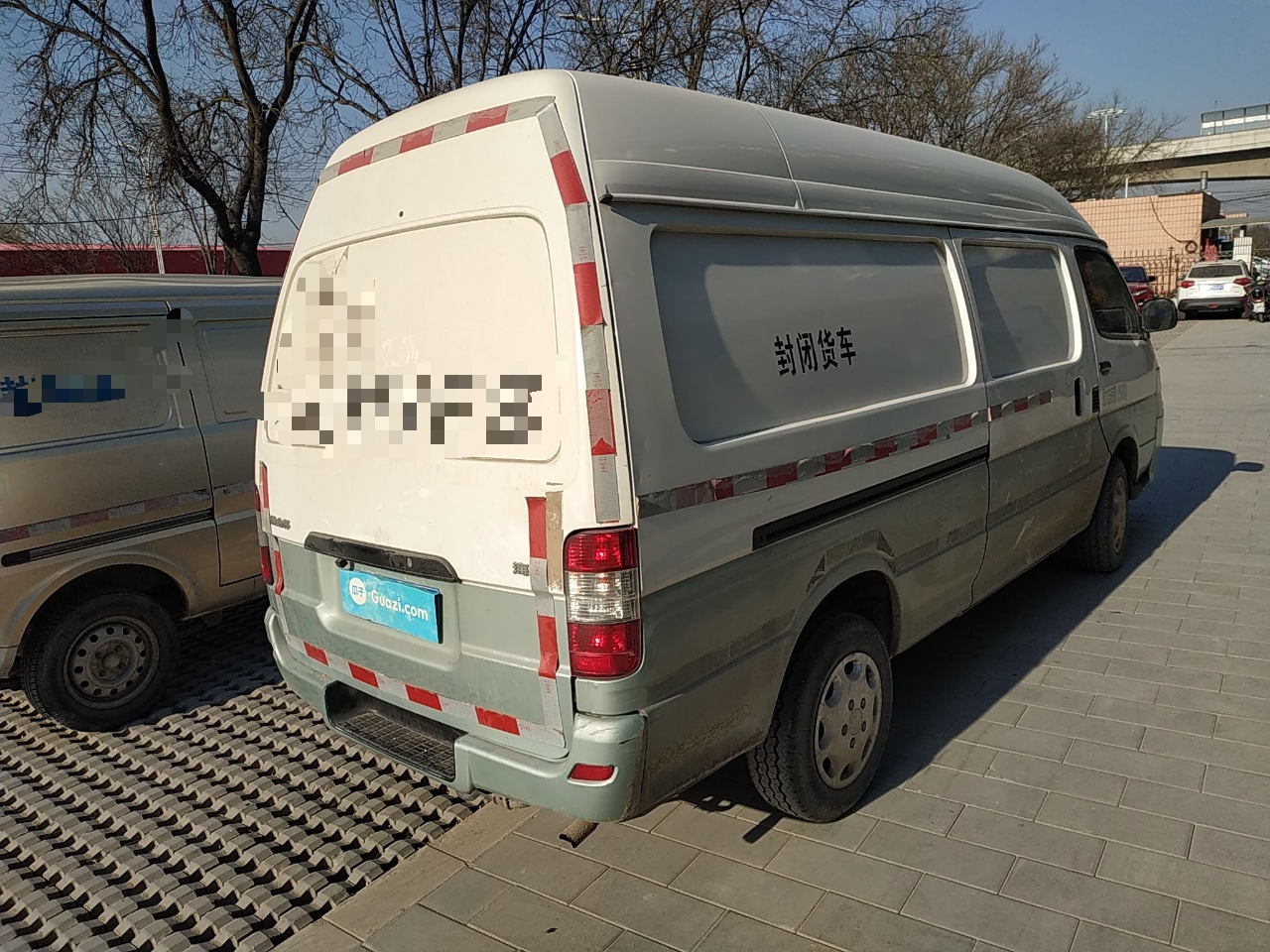 Used Jinbei Hiace 2018 2.0L Fifth-Generation Box Truck Standard Roof 2 Seats 4G21C
