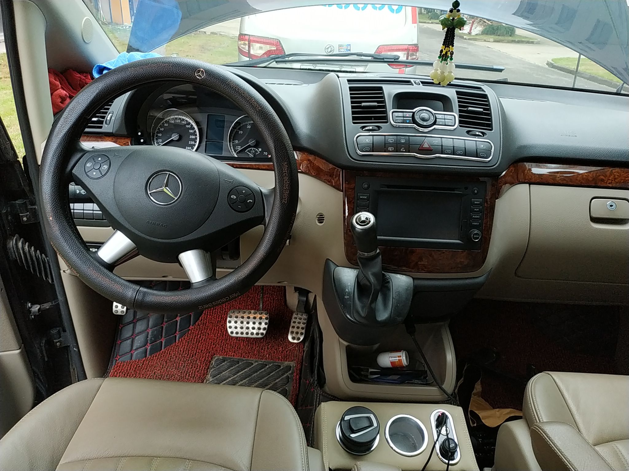 Used Mercedes-Benz Viano 2013 3.0L Navigator Edition Center Console