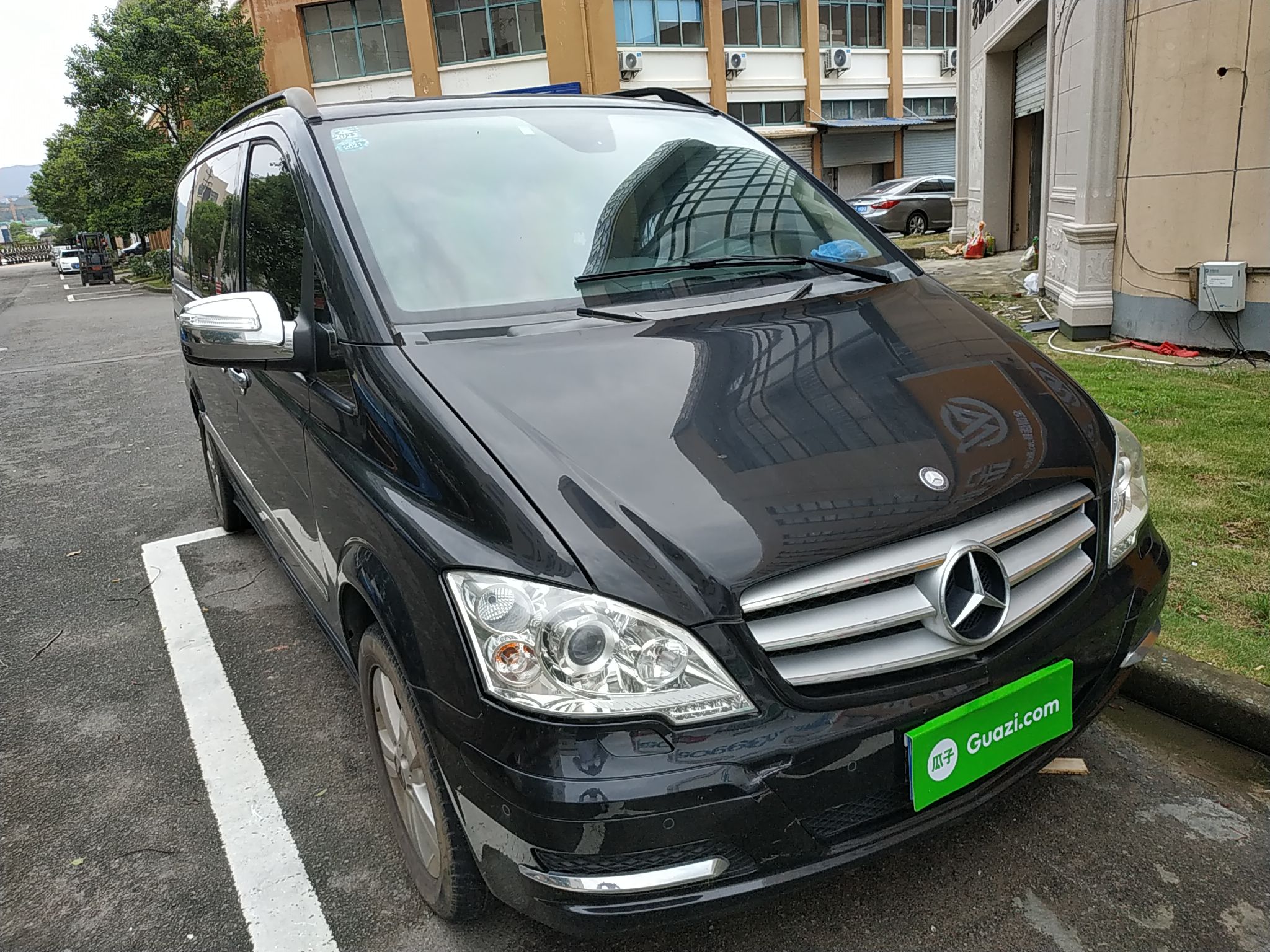 Used Mercedes-Benz Viano 2013 3.0L Navigator Edition Front Right 45 Deg