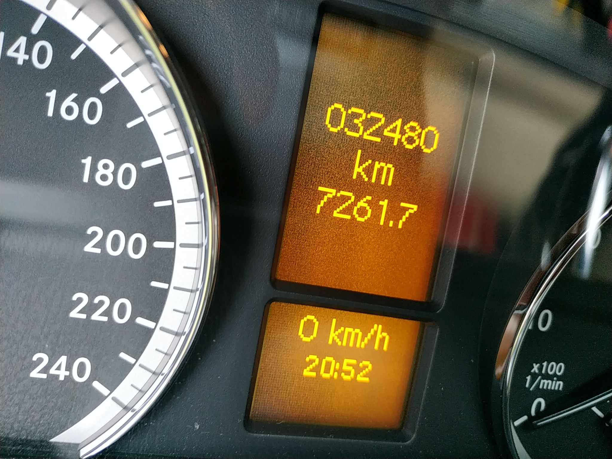 Used Mercedes-Benz Viano 2013 3.0L Navigator Edition Odometer Close Up