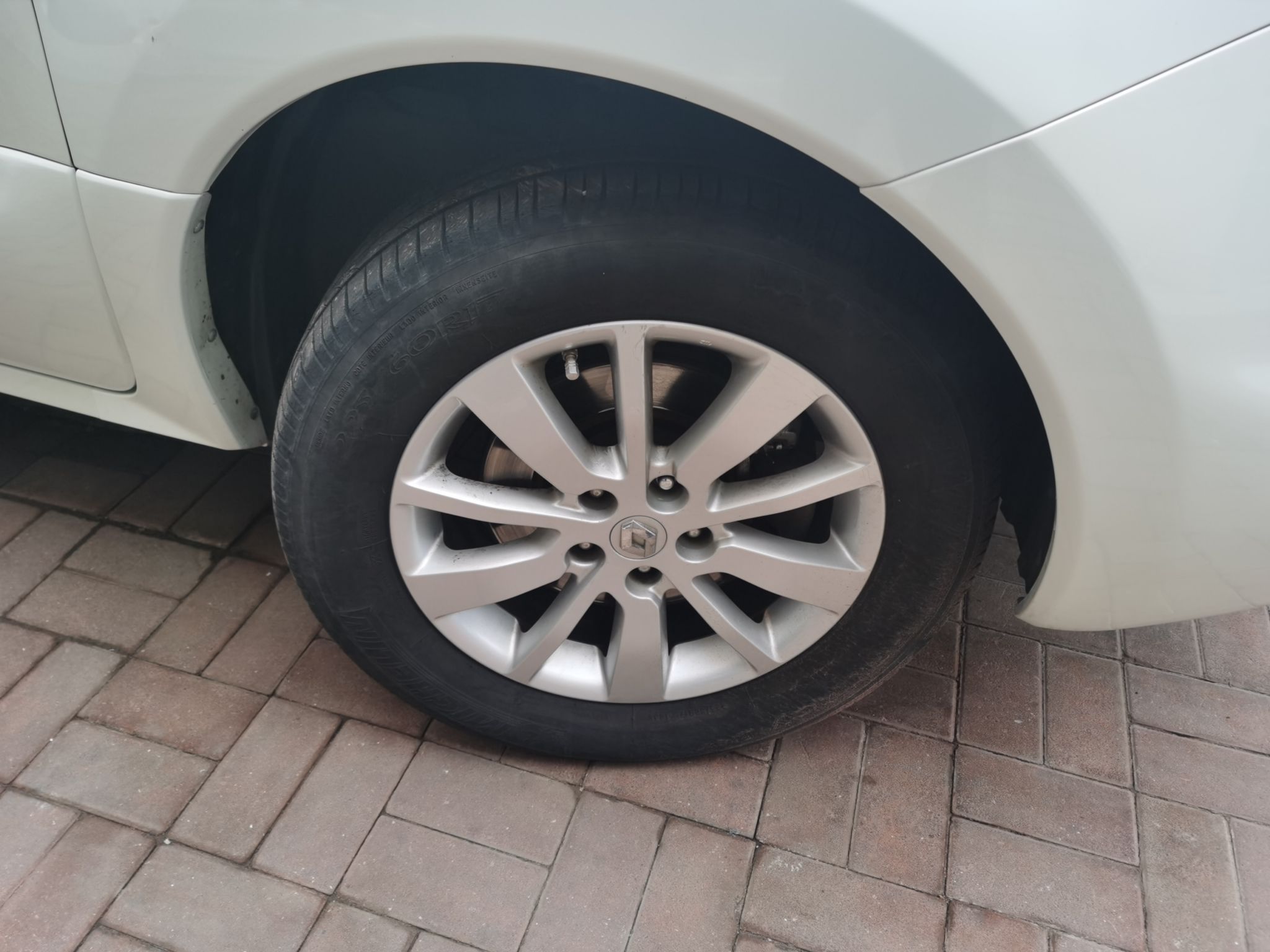 Used Renault Koleos 2013 2.5L Two-Wheel Drive Comfort Edition
