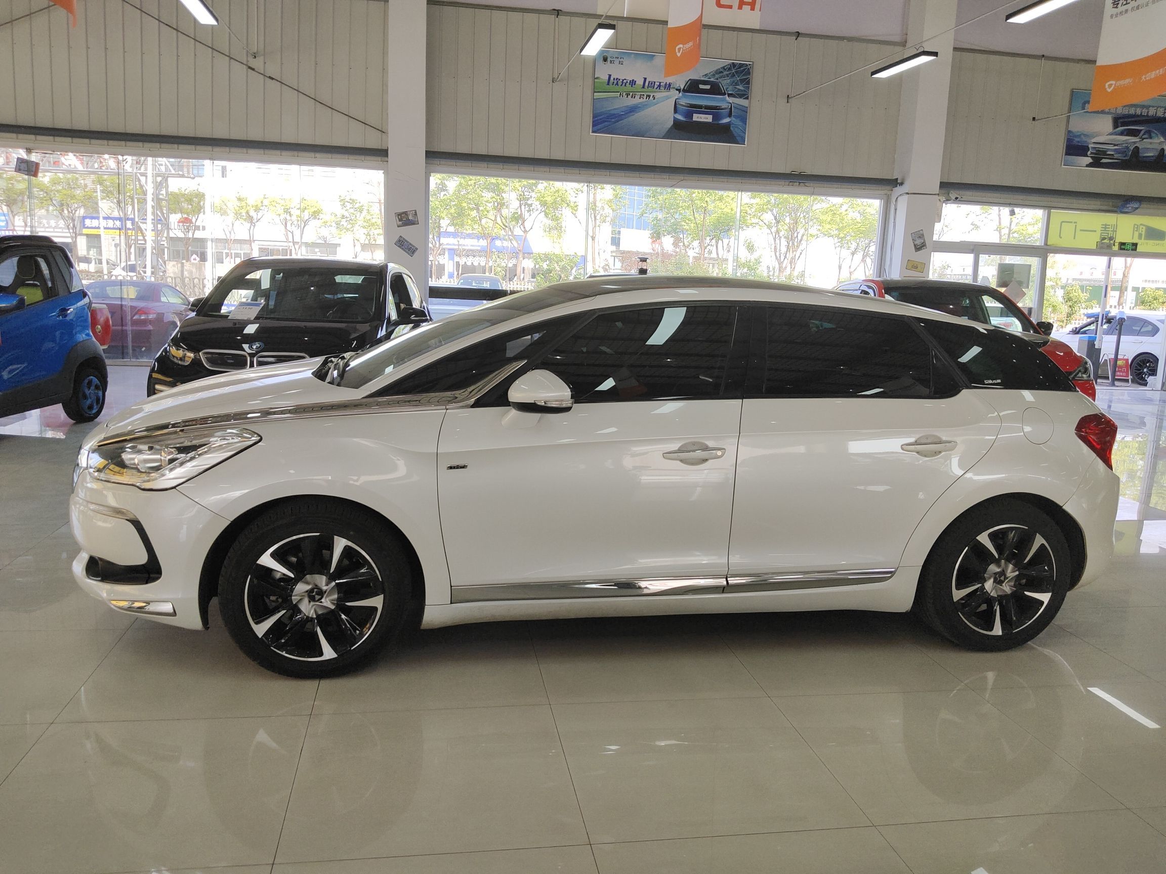 Used DS 5 2015 1.6T Luxury Edition THP160 Left Side