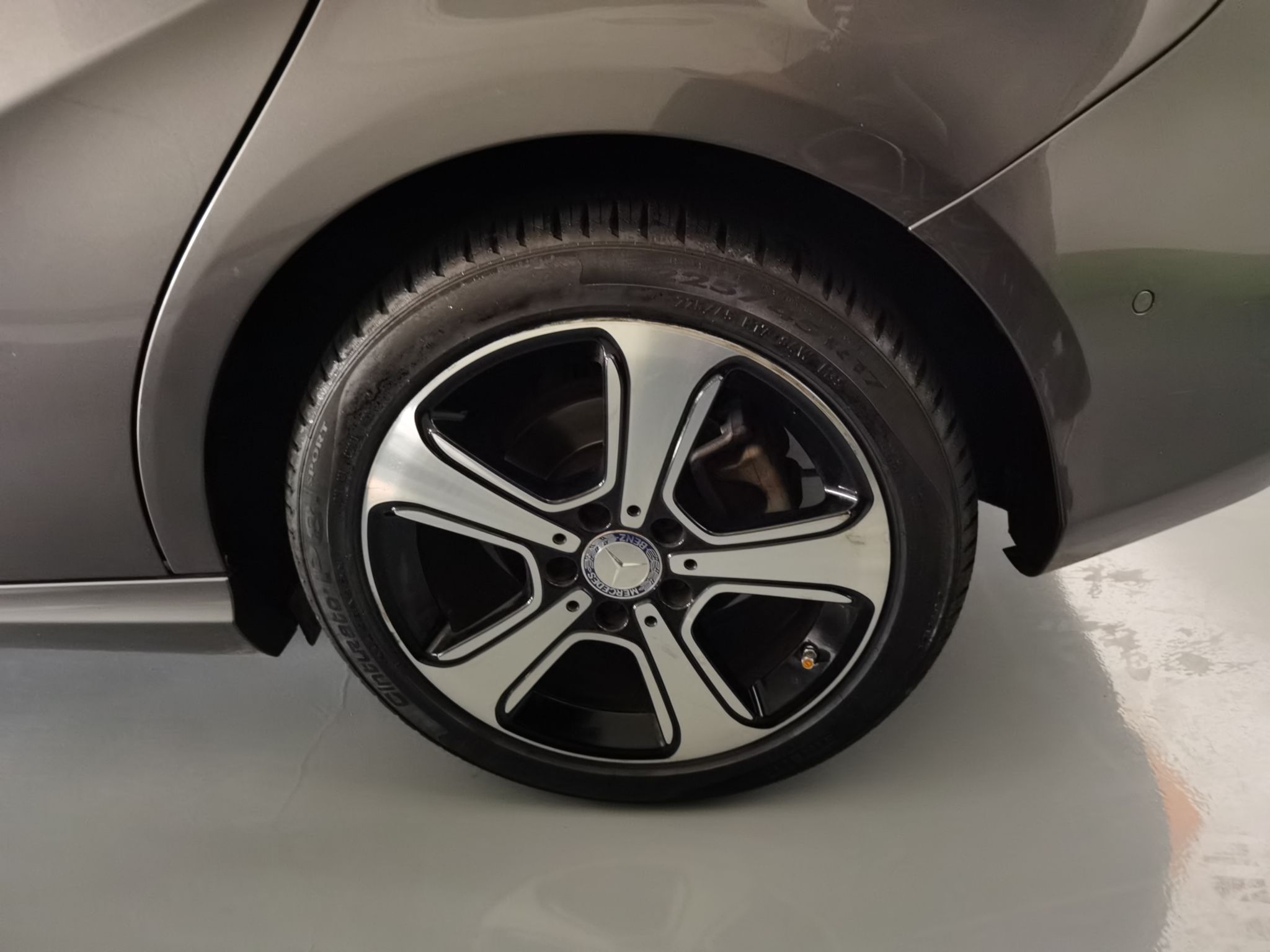 Used Mercedes-Benz B-Class 2015 B 200 Luxury Model Left Rear Wheel Hub