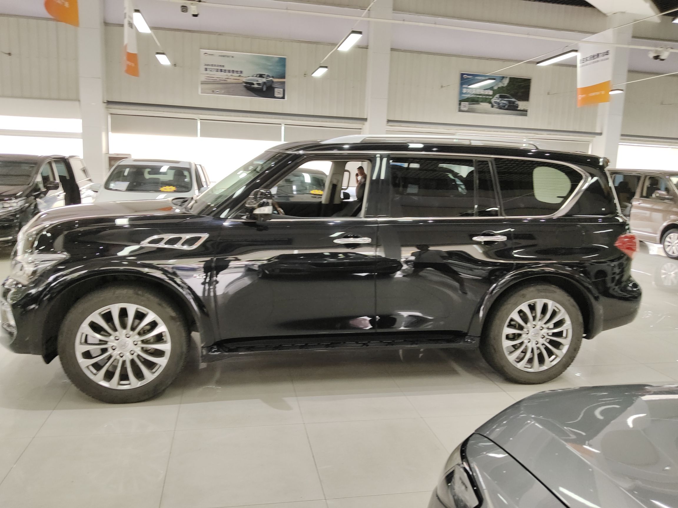 Used Infiniti QX80 2016 5.6L 4WD