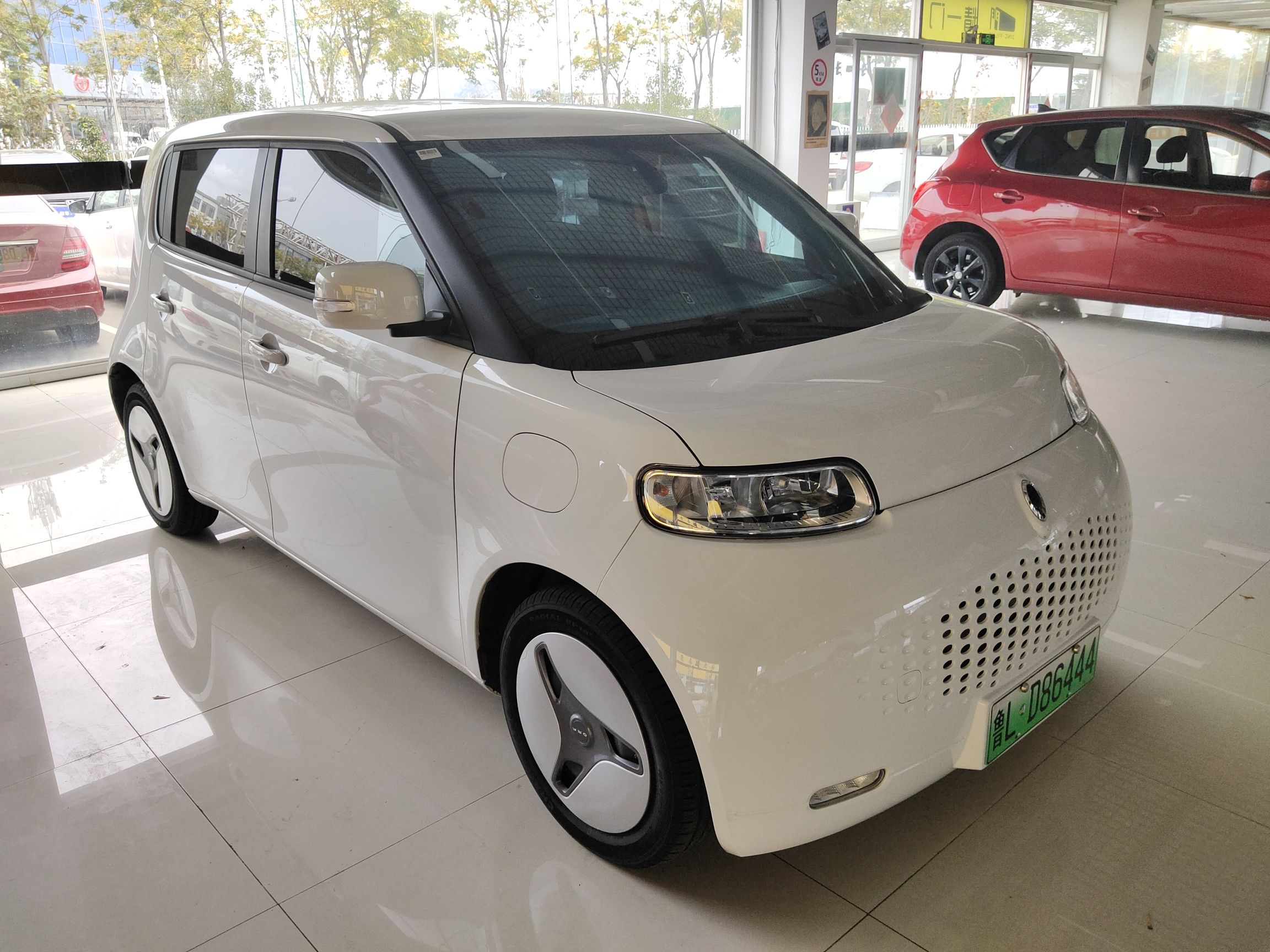 Used ORA White Cat 2020 360 km Luxury Version Front Right 45 Deg