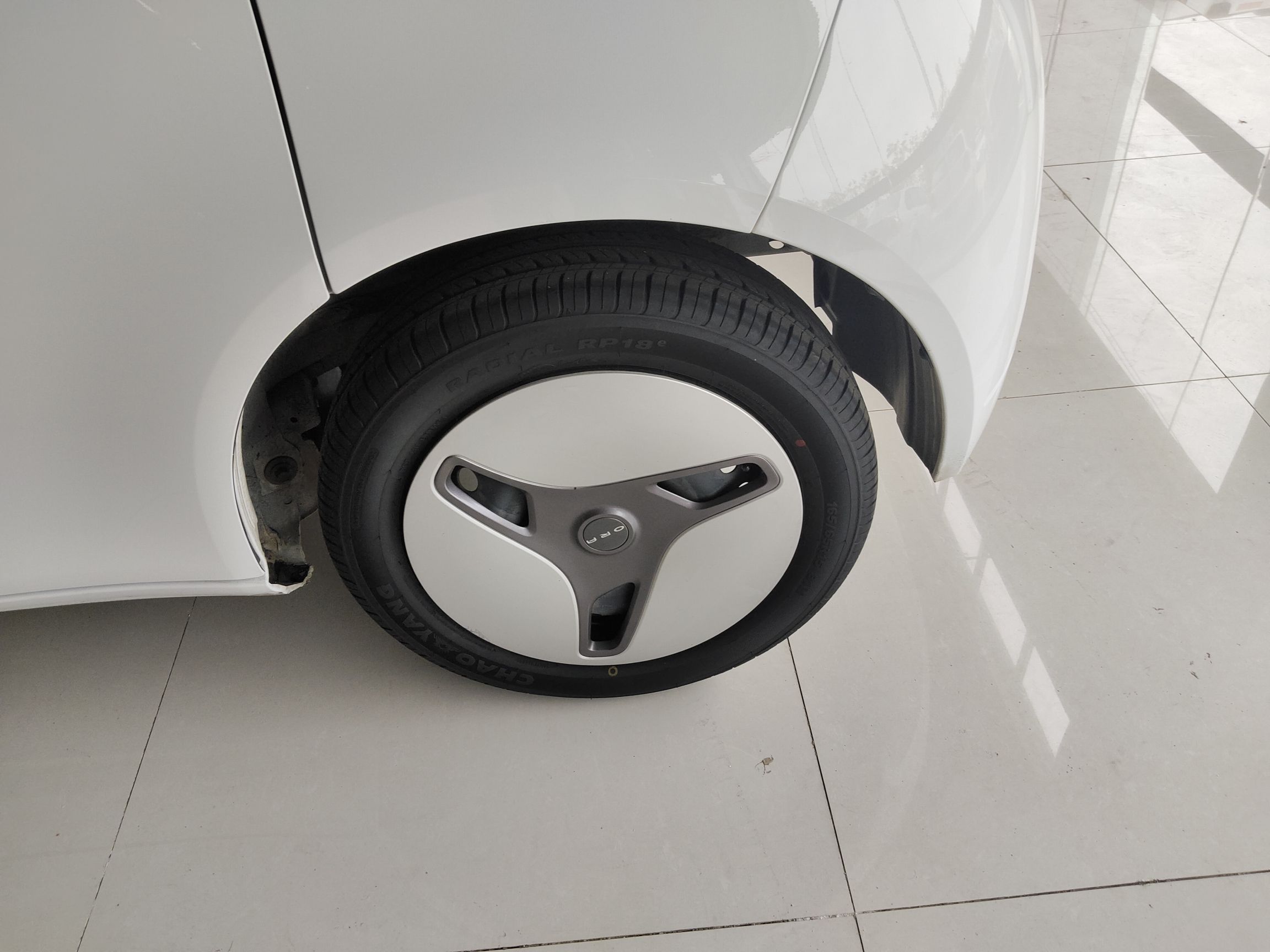 Used ORA White Cat 2020 360 km Luxury Version Left Rear Wheel Hub