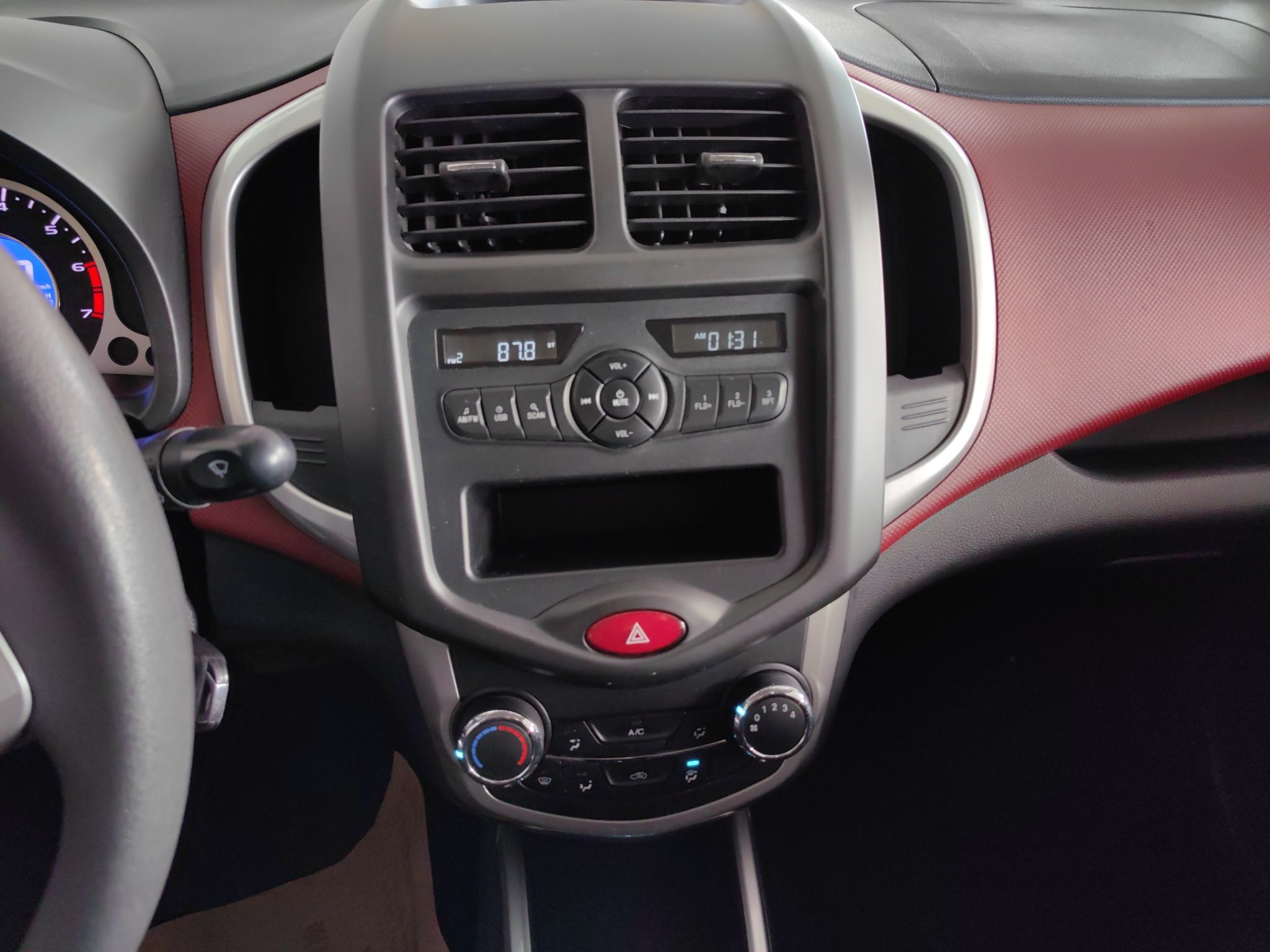 Used Changan Benni 2015 1.4L IMT Luxury Model China V Standard
