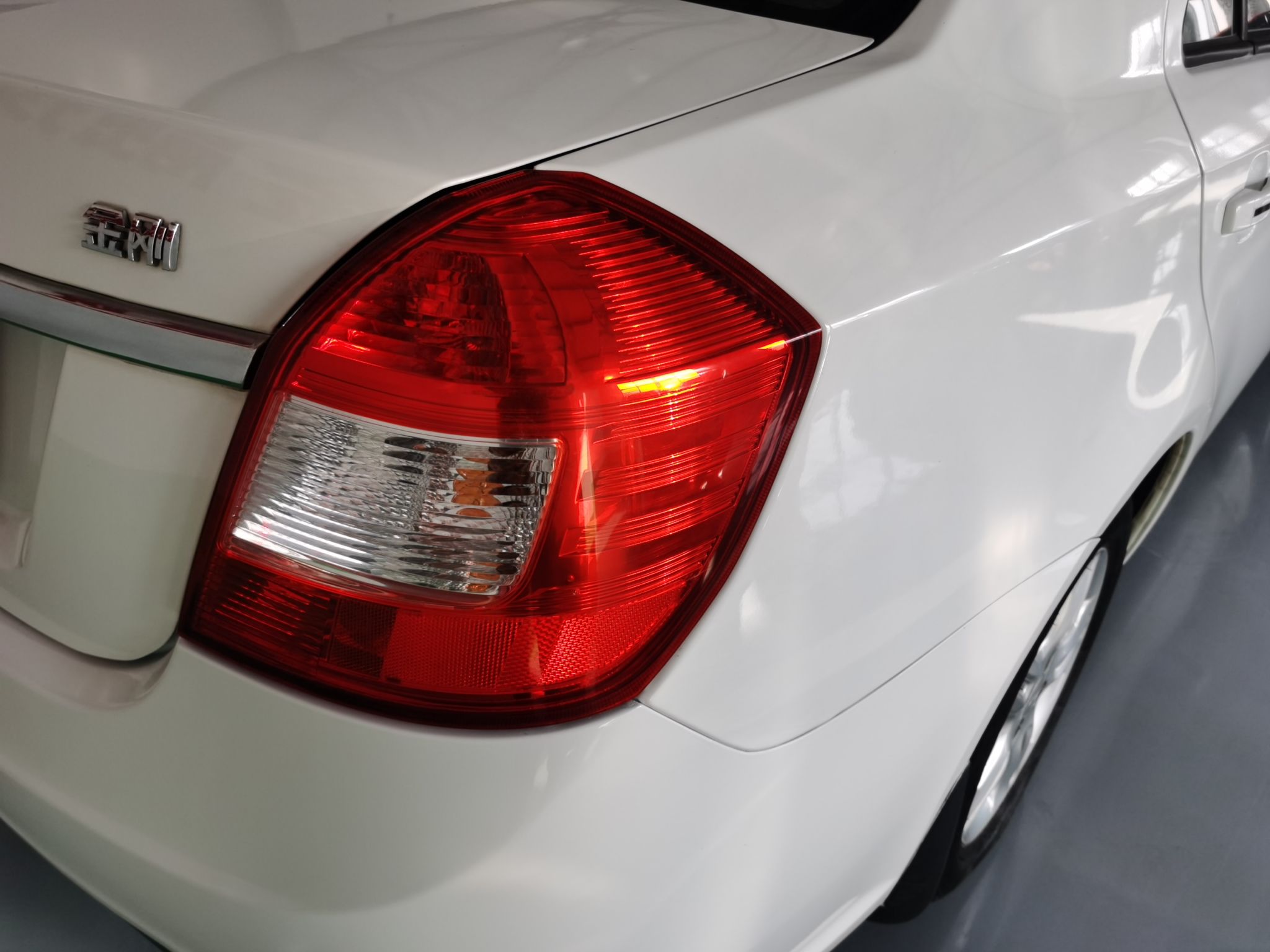 Used Geely Auto Diamond 2014 Sedan 1.5L Manual Luxury Model
