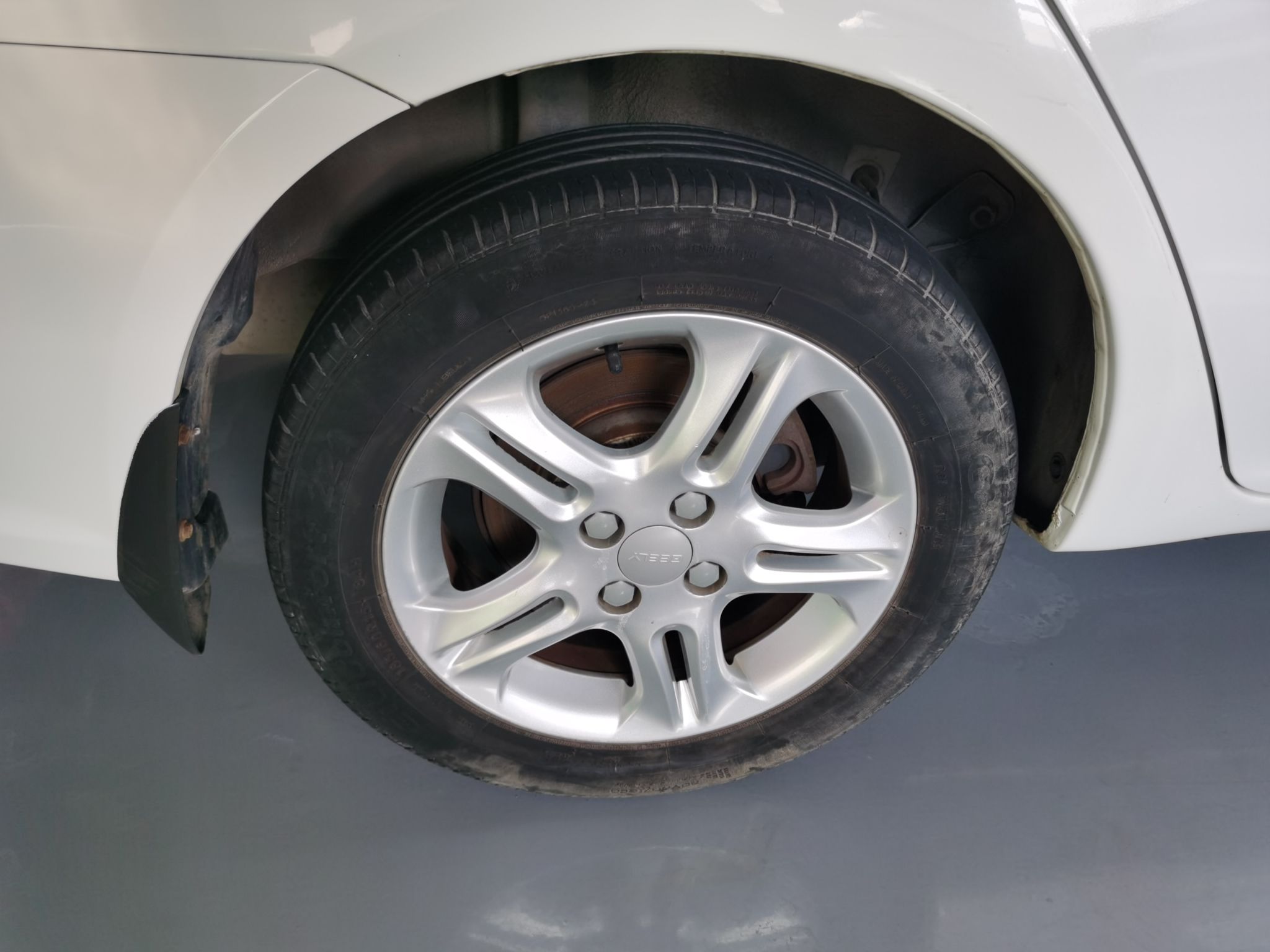Used Geely Auto Diamond 2014 Sedan 1.5L Manual Luxury Model
