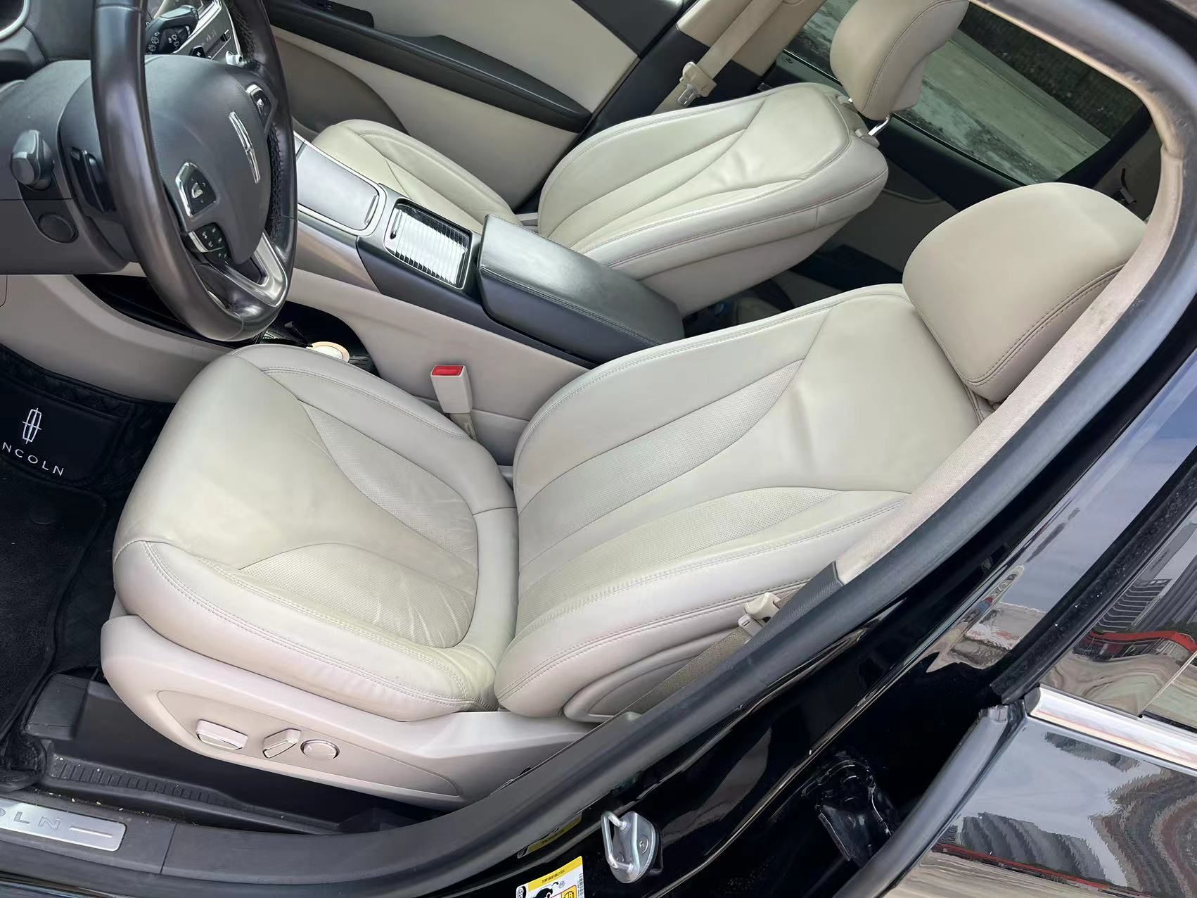 Used Lincoln MKX 2017 2.0T Two-Wheel Drive Deluxe Edition
