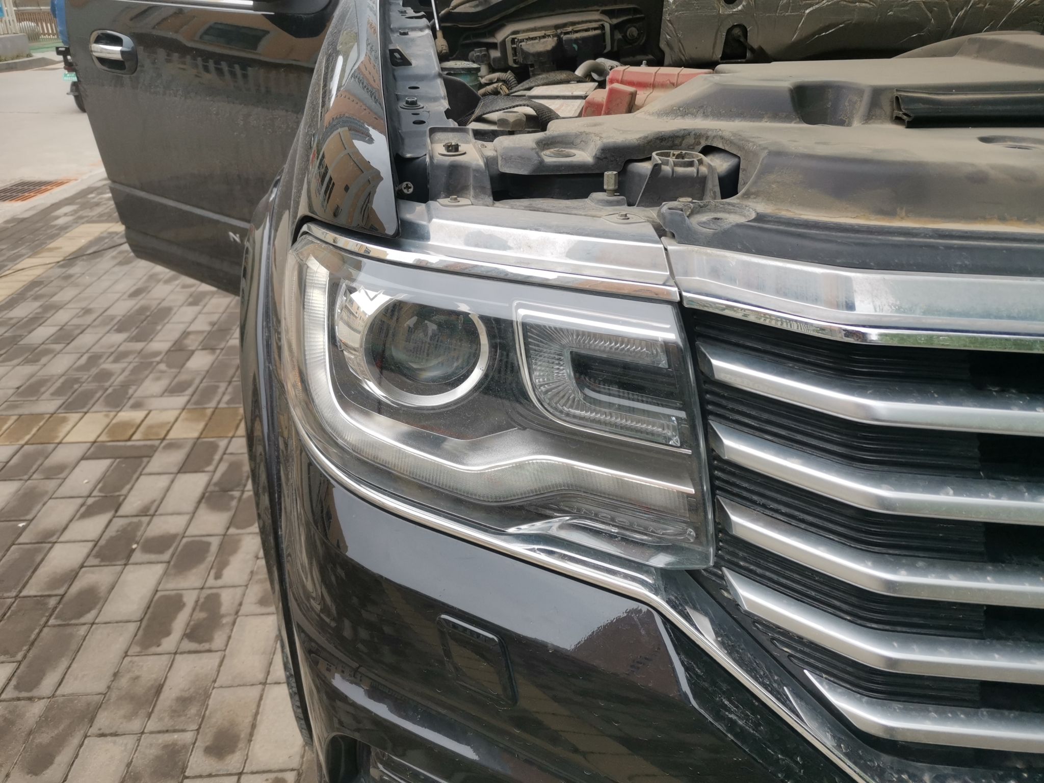 Used Lincoln Navigator 2016 3.5T AWD Right Front Headlight