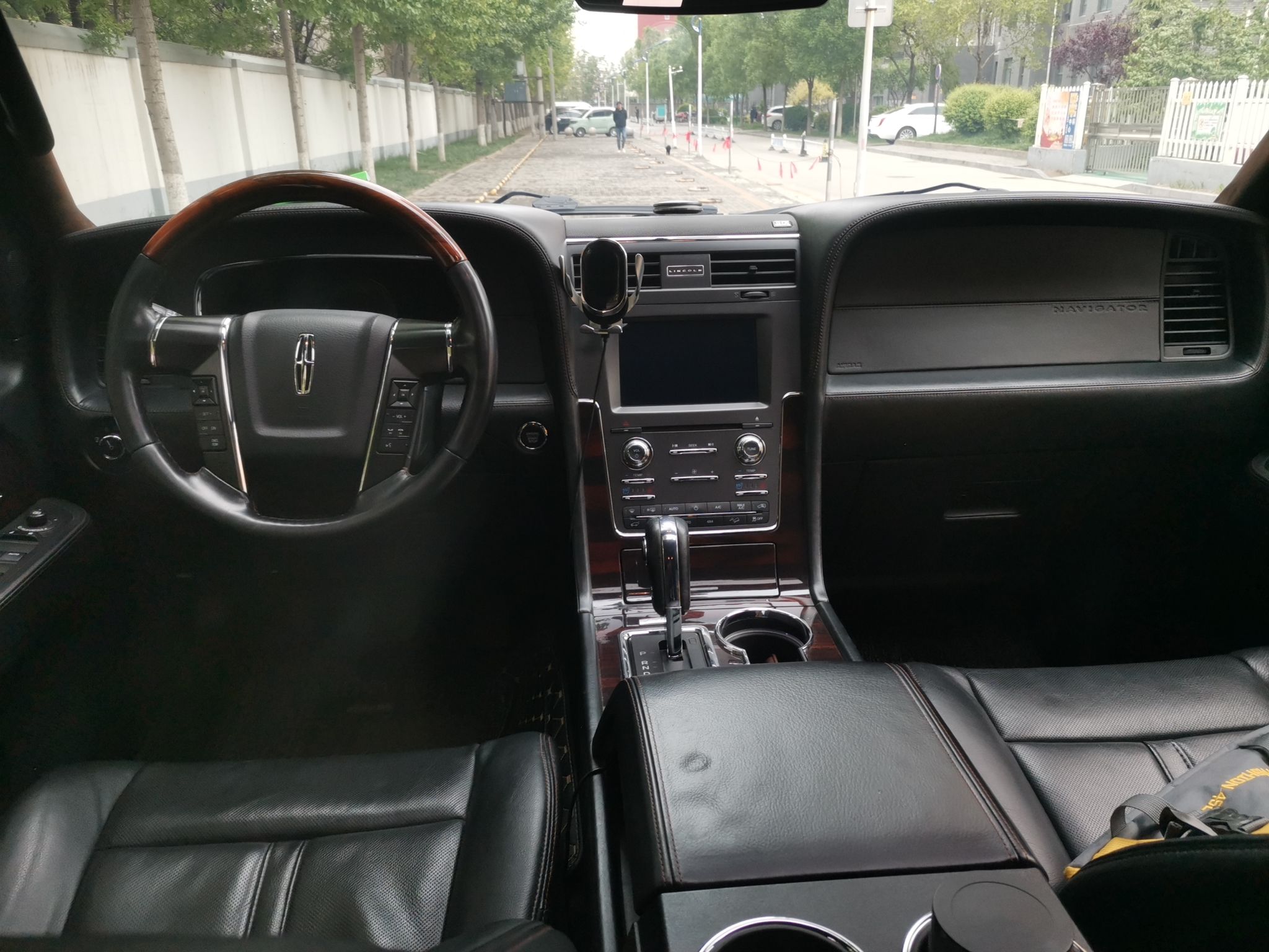 Used Lincoln Navigator 2016 3.5T AWD Center Console