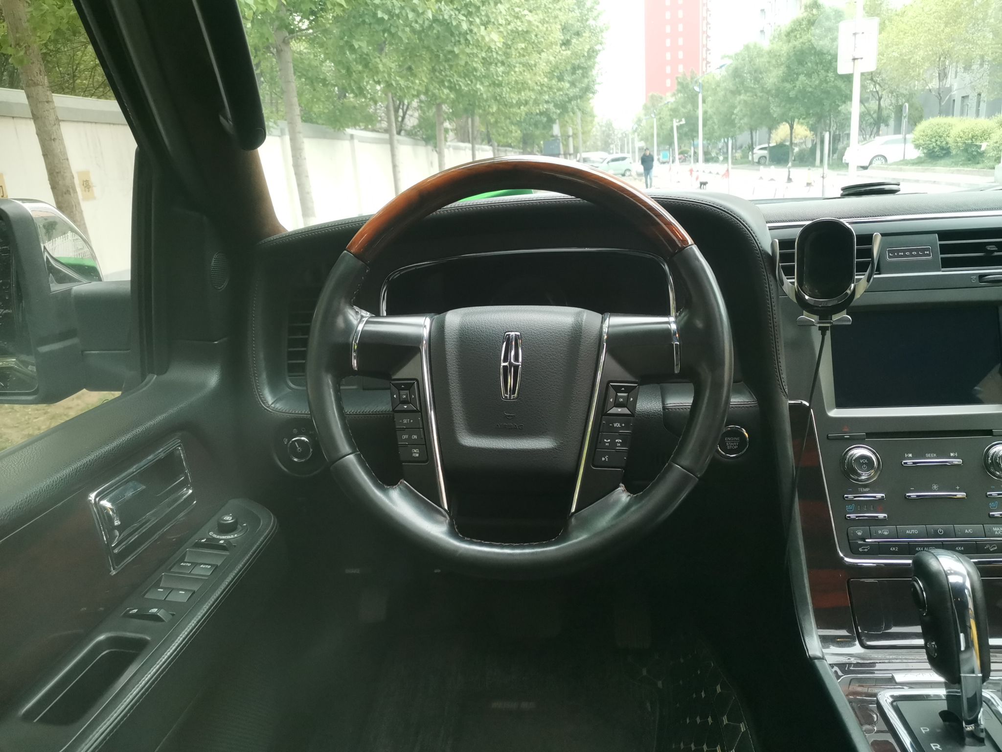 Used Lincoln Navigator 2016 3.5T AWD Steering Wheel