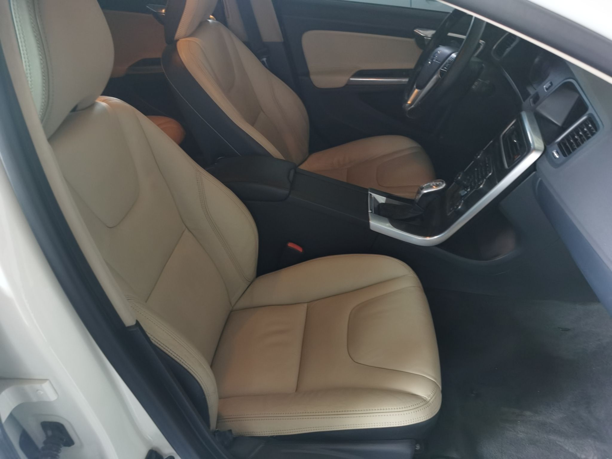 Used Volvo V60 2013 T5 Zhiya Edition