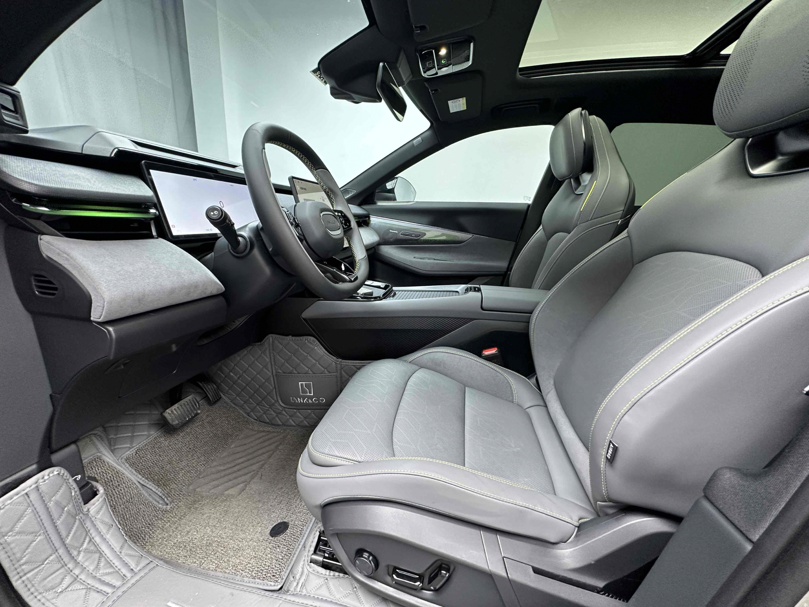 Used Lynk & Co 08 EM-P 2023 120km Long-Range Halo