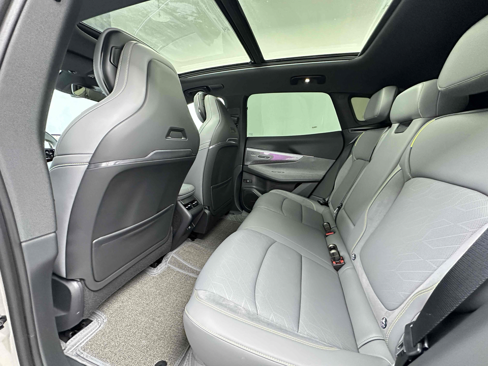 Used Lynk & Co 08 EM-P 2023 120km Long-Range Halo