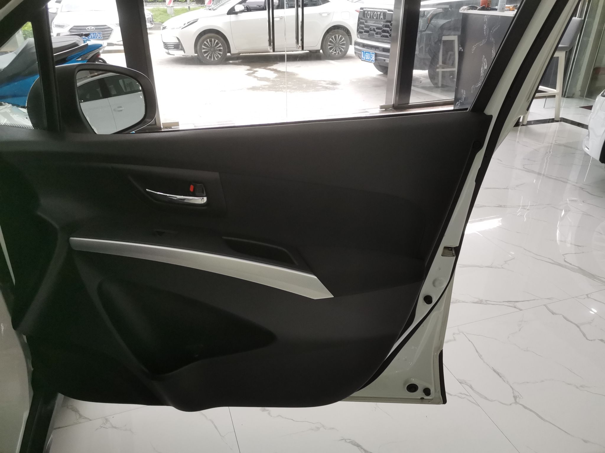 Used Suzuki S-Cross 2015 1.6L CVT Two-Wheel Drive Entry-Level Trim