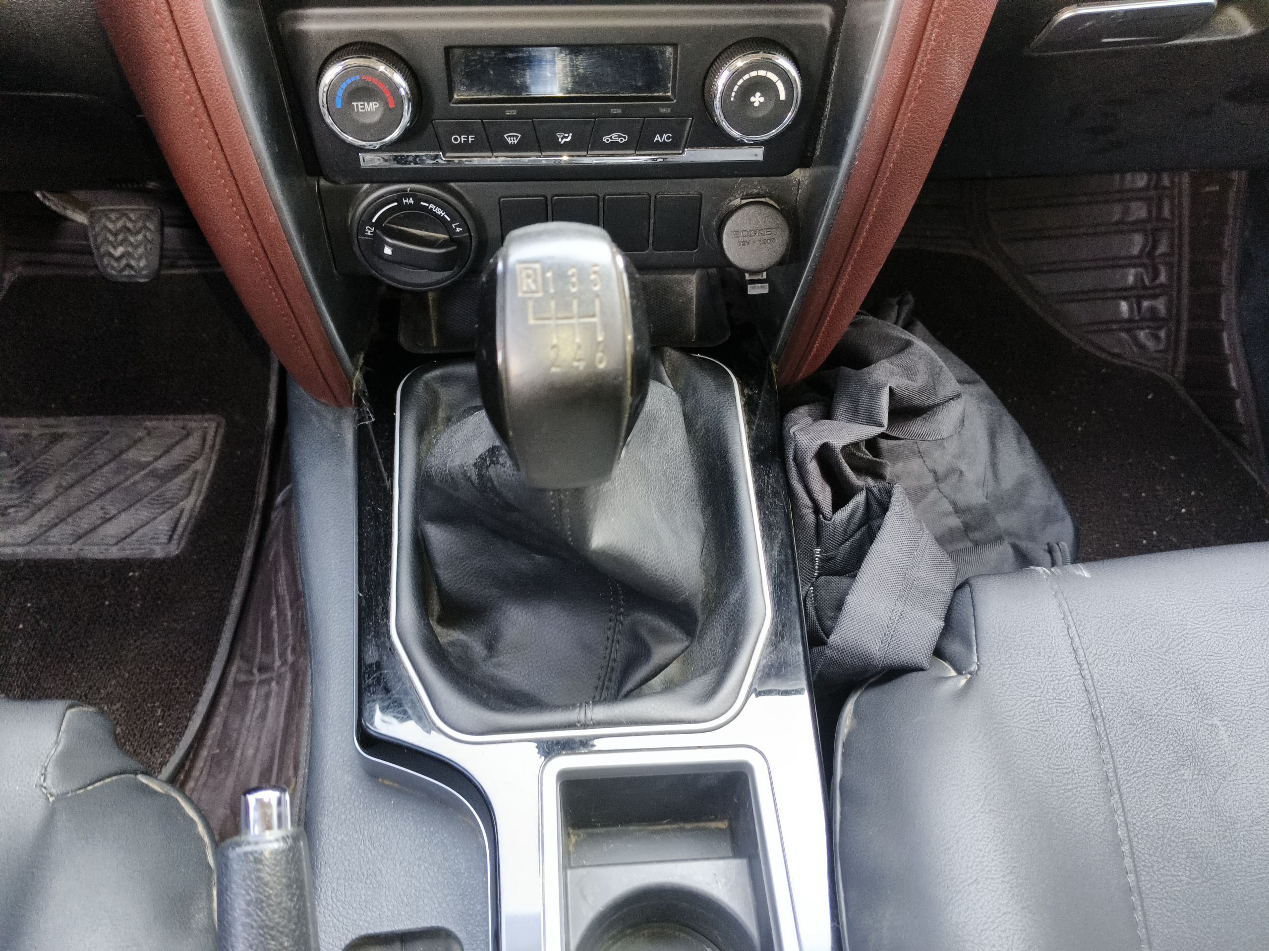 Used Huanghai Da Niu 2022 2.8T Pioneer Edition Manual Diesel 4x4 Value-Added Flatbed Cargo Box JE493ZLQ6H